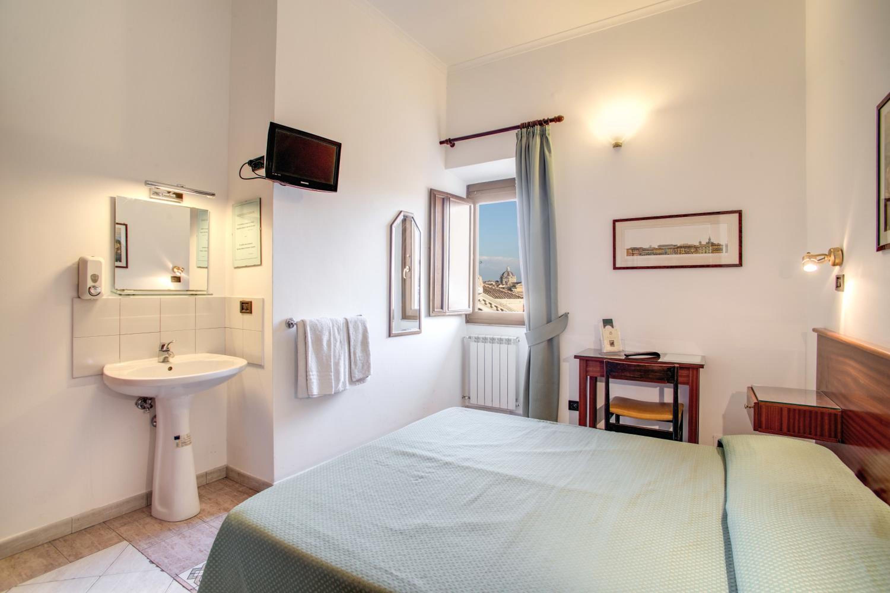 Double Or Twin Room With Private External Bathroom photo 3