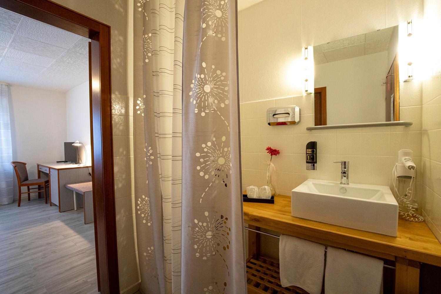 Deluxe Double Room - Photo 8