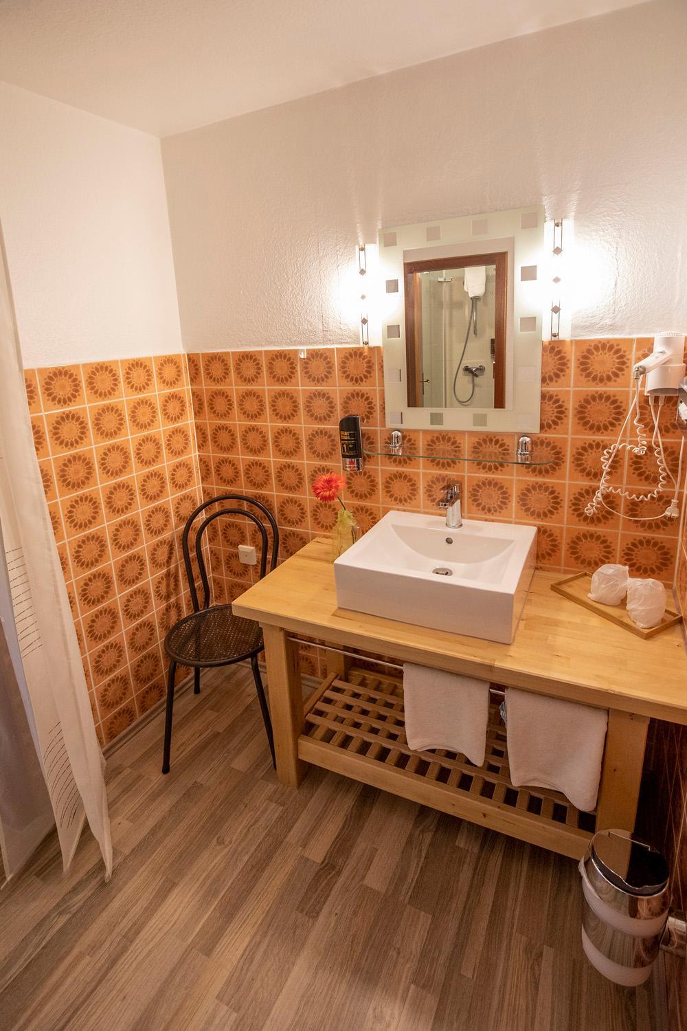 Deluxe Double Room - Photo 9