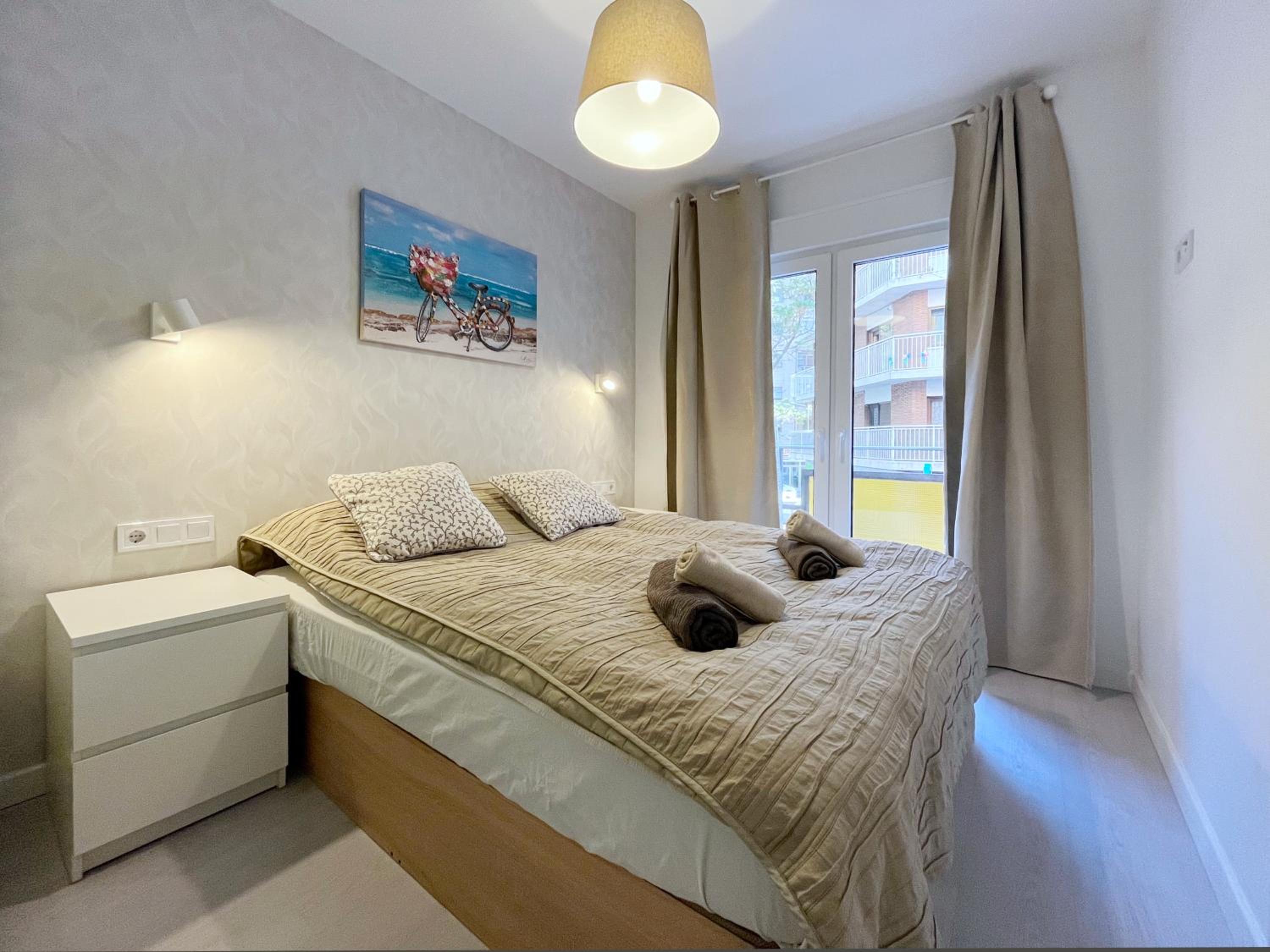 Apartment with Balcony - Photo 4