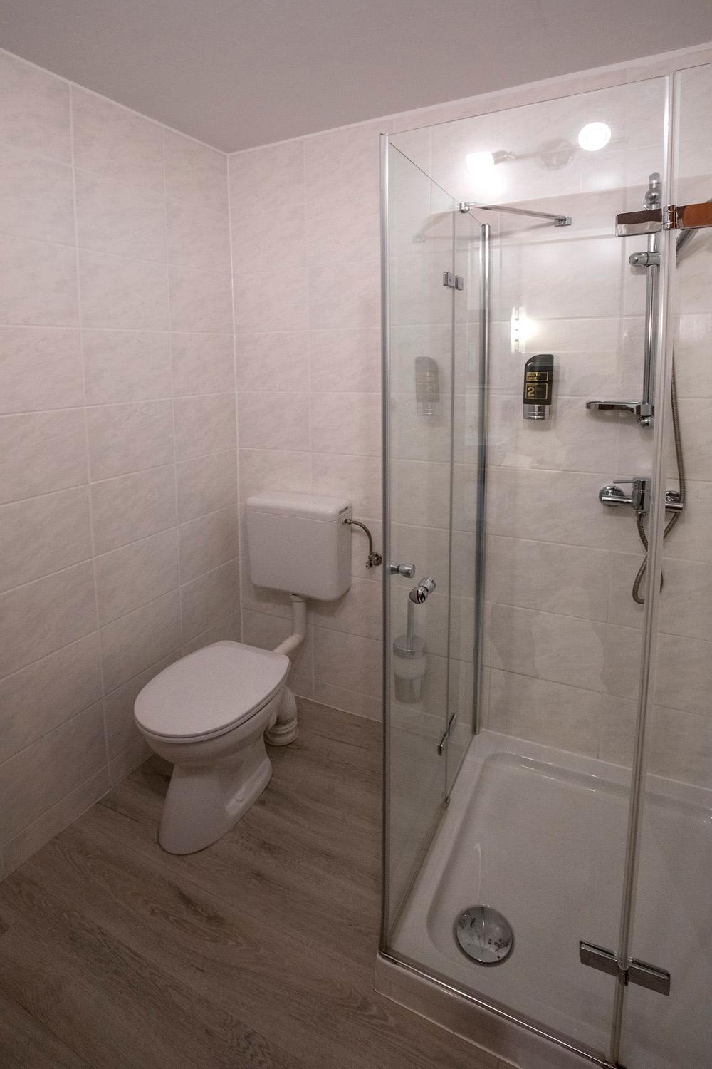 Deluxe Double Room - Photo 11