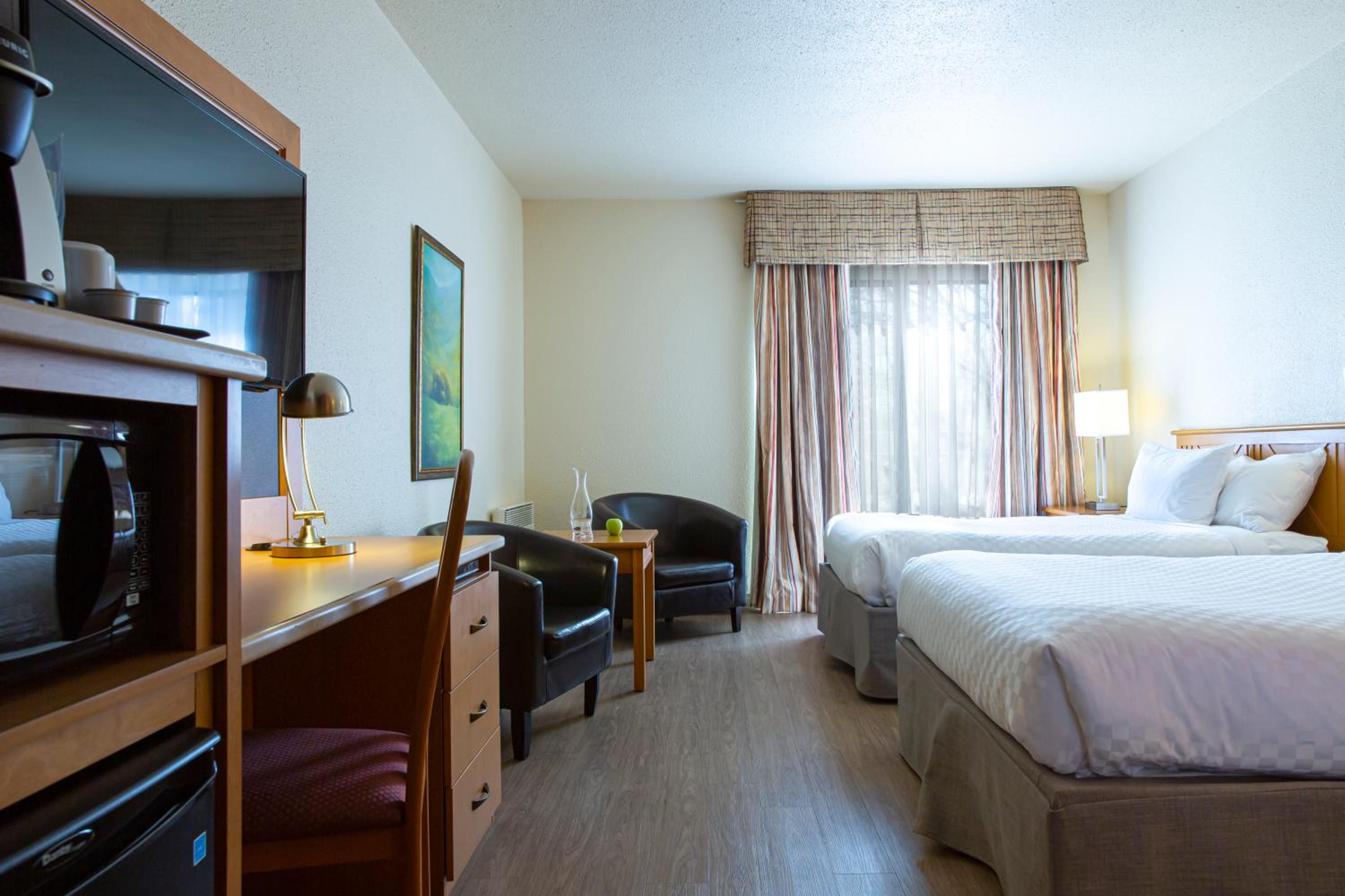 Double Room With Two Double Beds photo 3