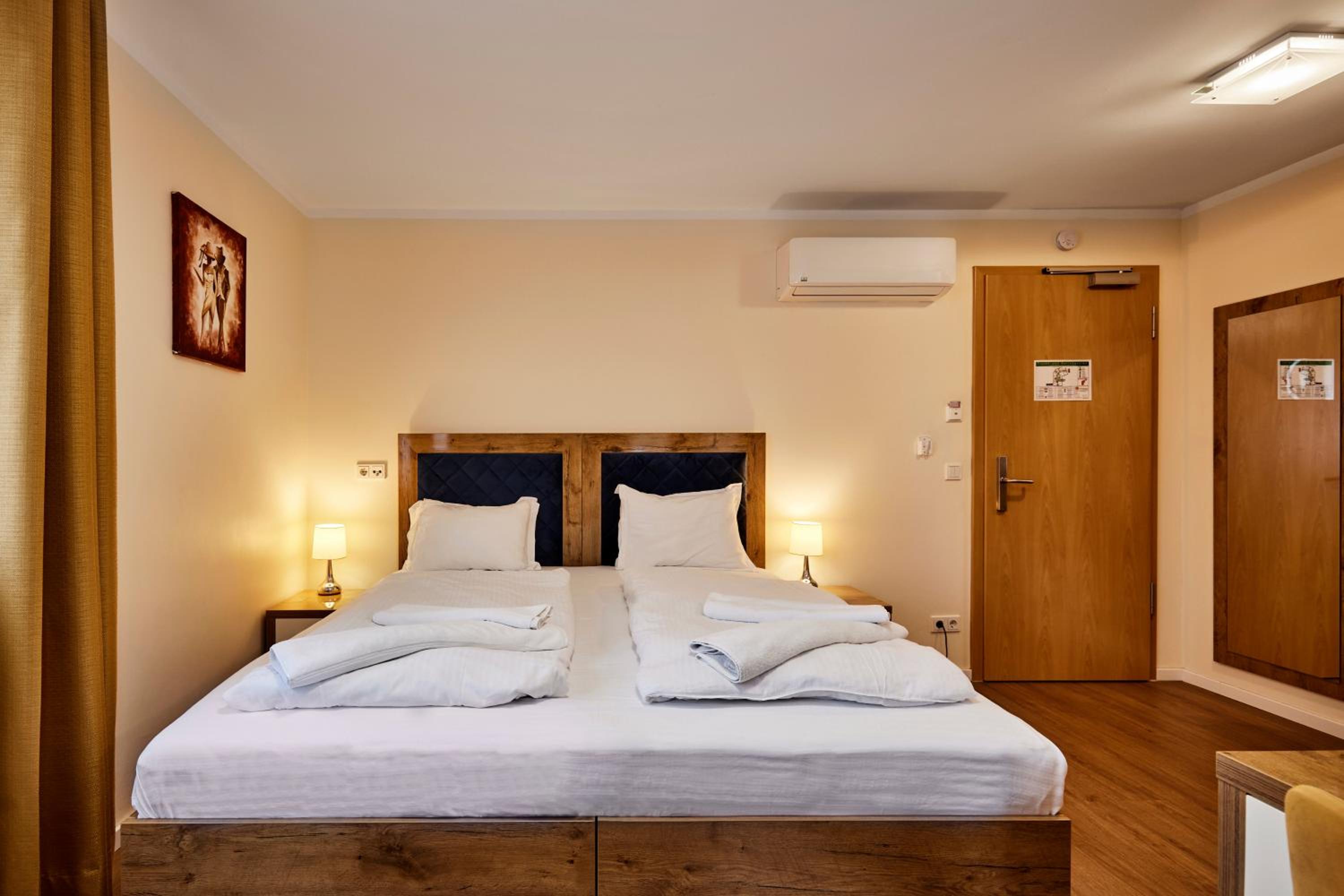 Standard King Room - Photo 1