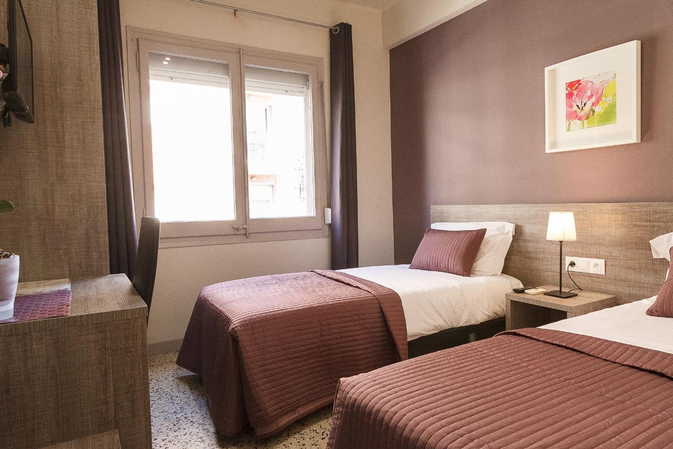 	Standard Double Room with Private Bathroom - Photo 14