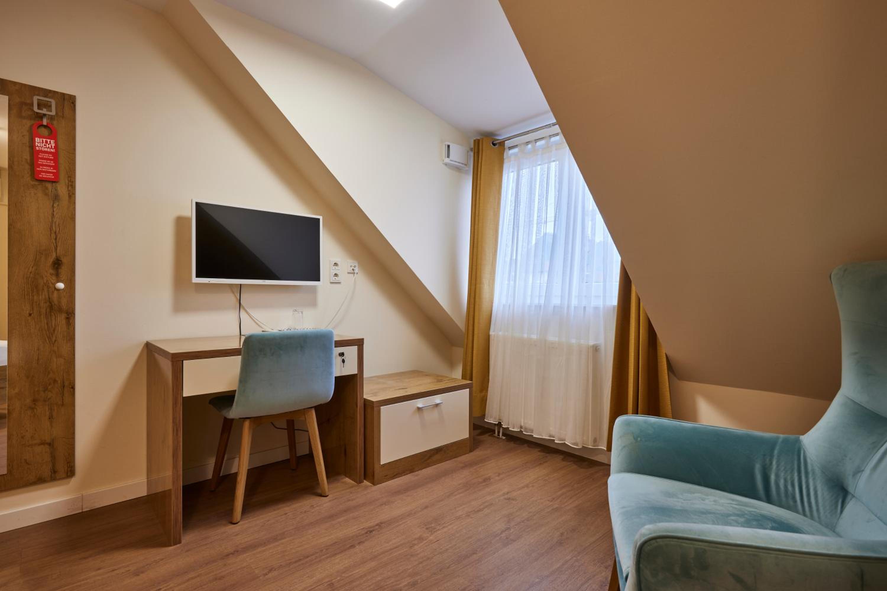 Standard Queen Room - Photo 1