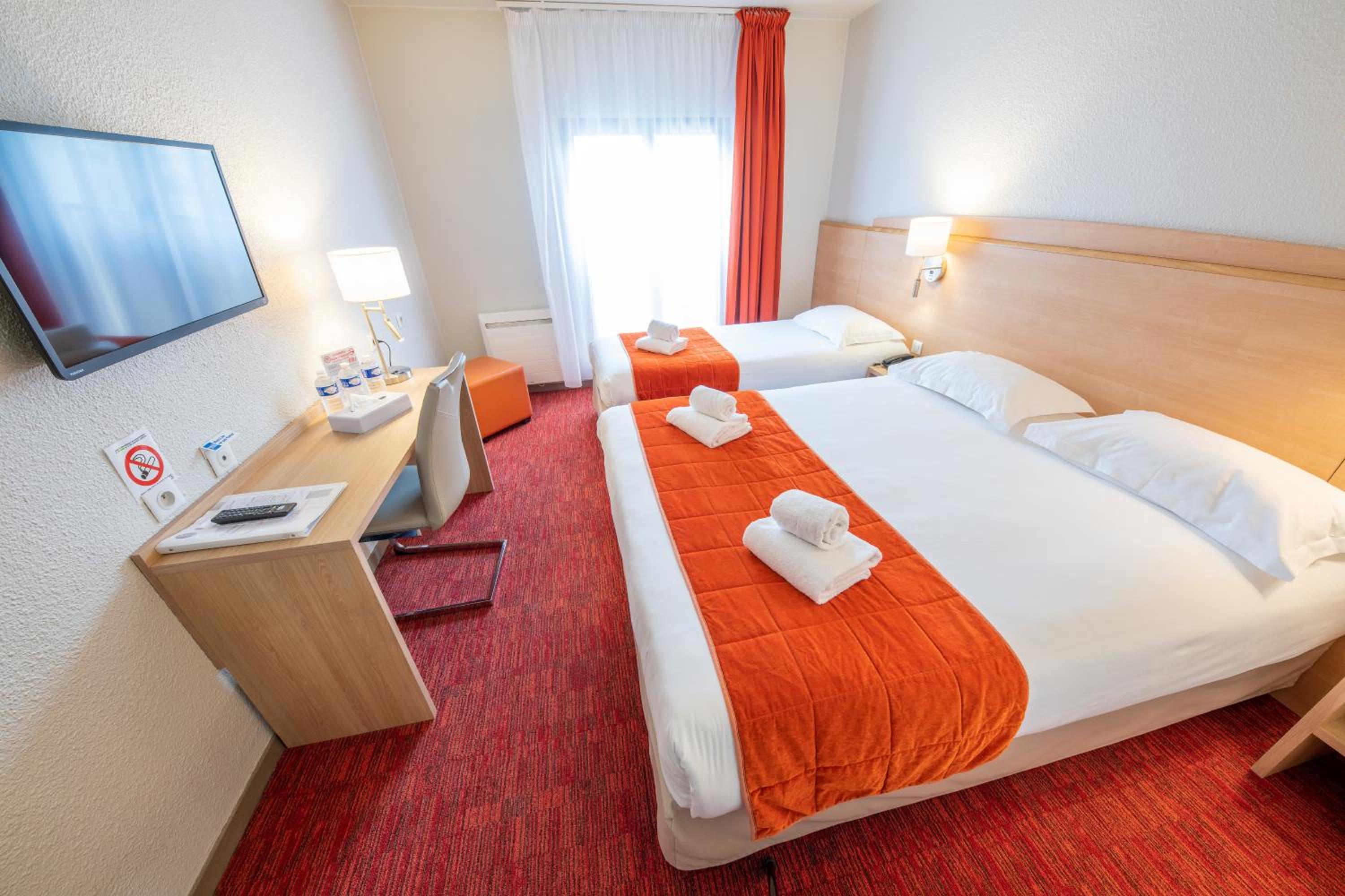 Comfort Triple Room with pool access photo 2