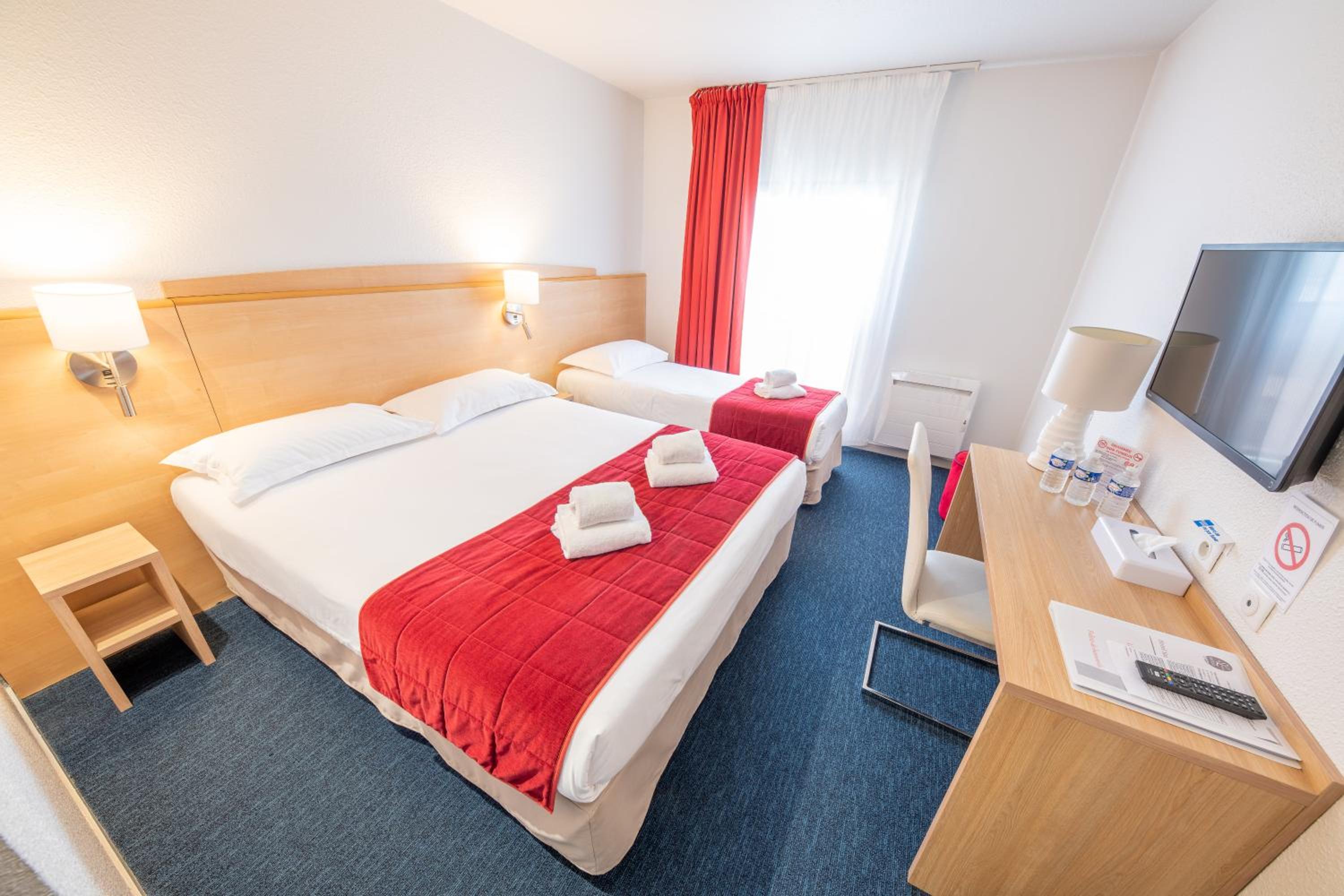 Comfort Triple Room with pool access photo 3