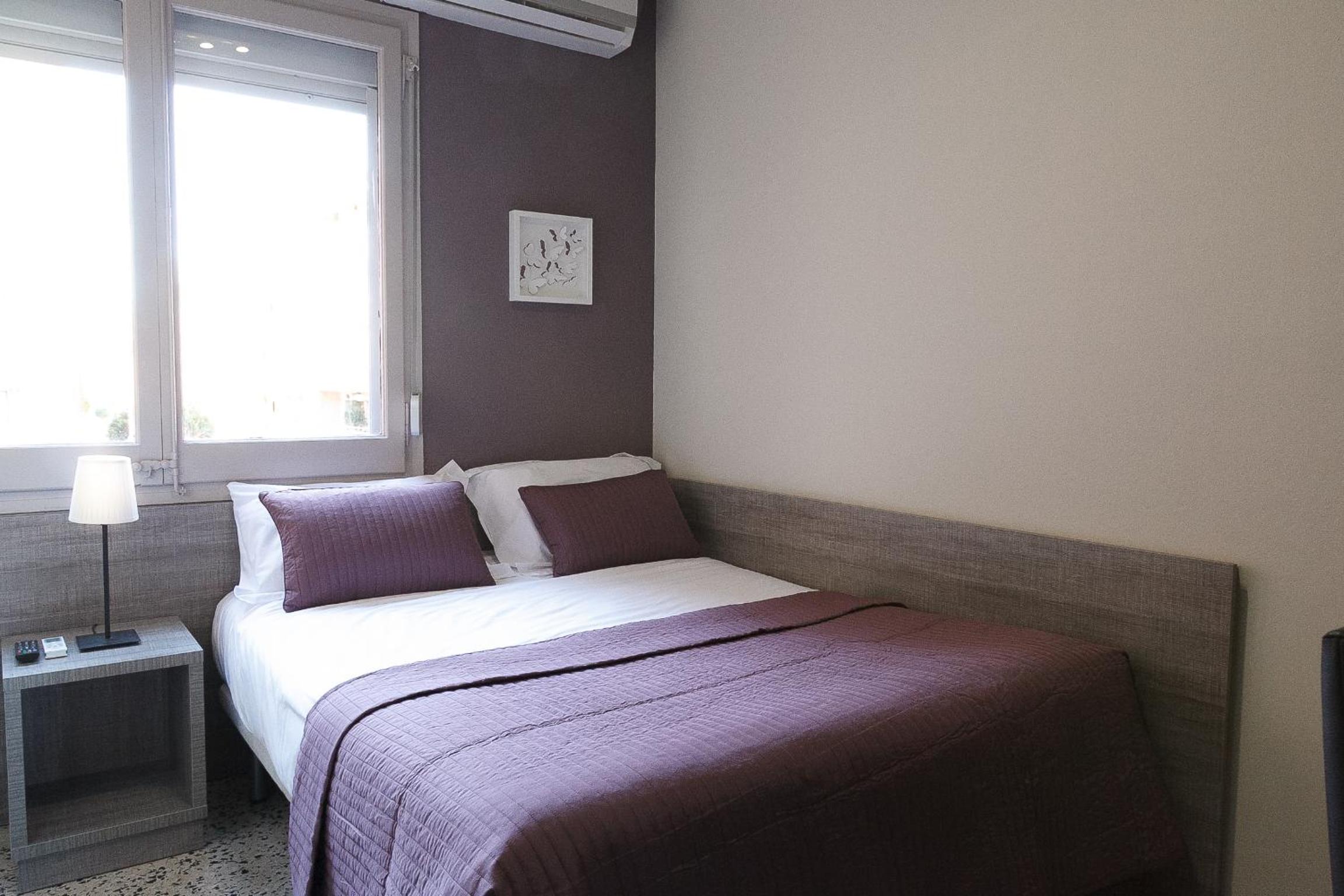 Twin Room with Private Bathroom - Photo 6