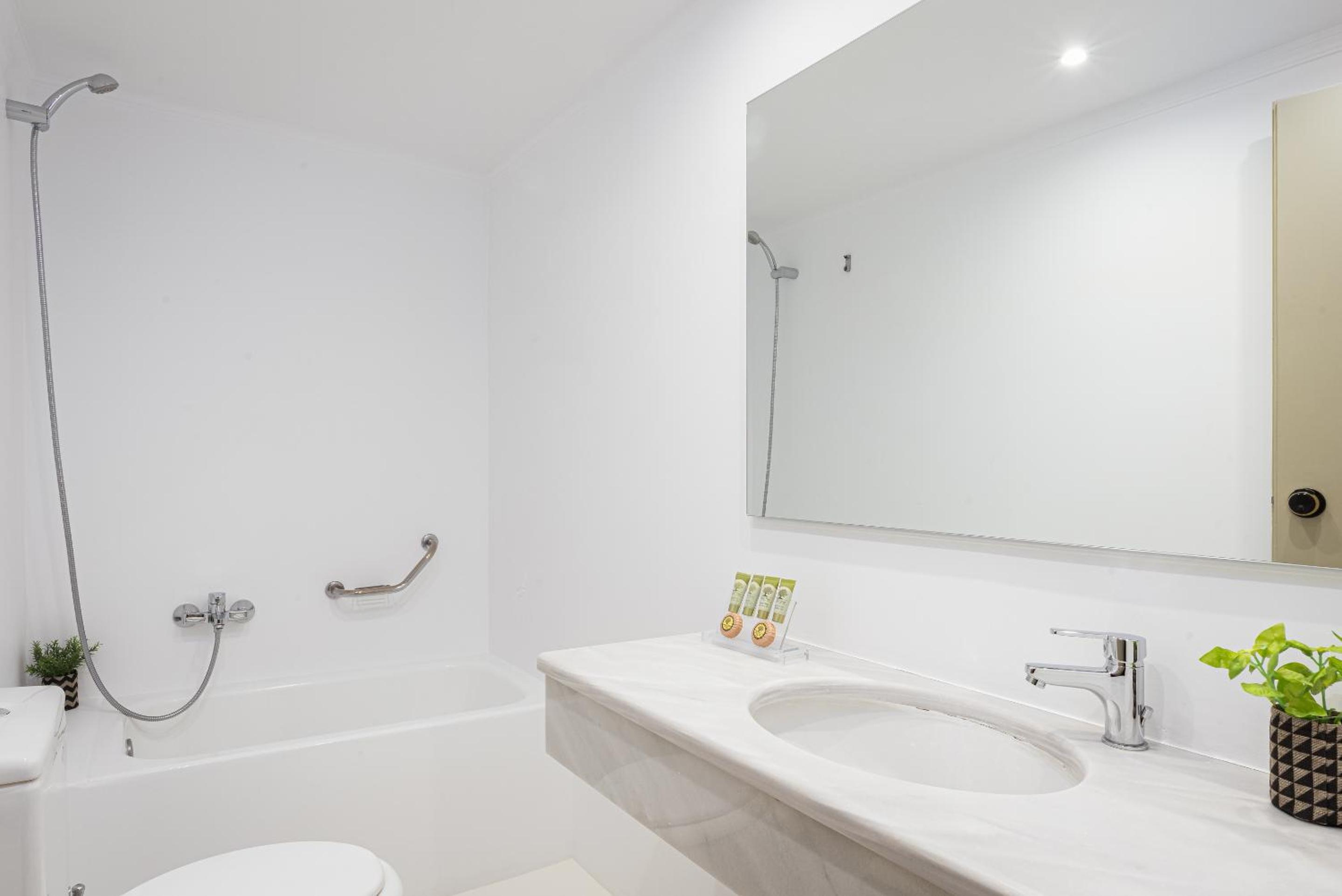 Twin Room - Photo 10
