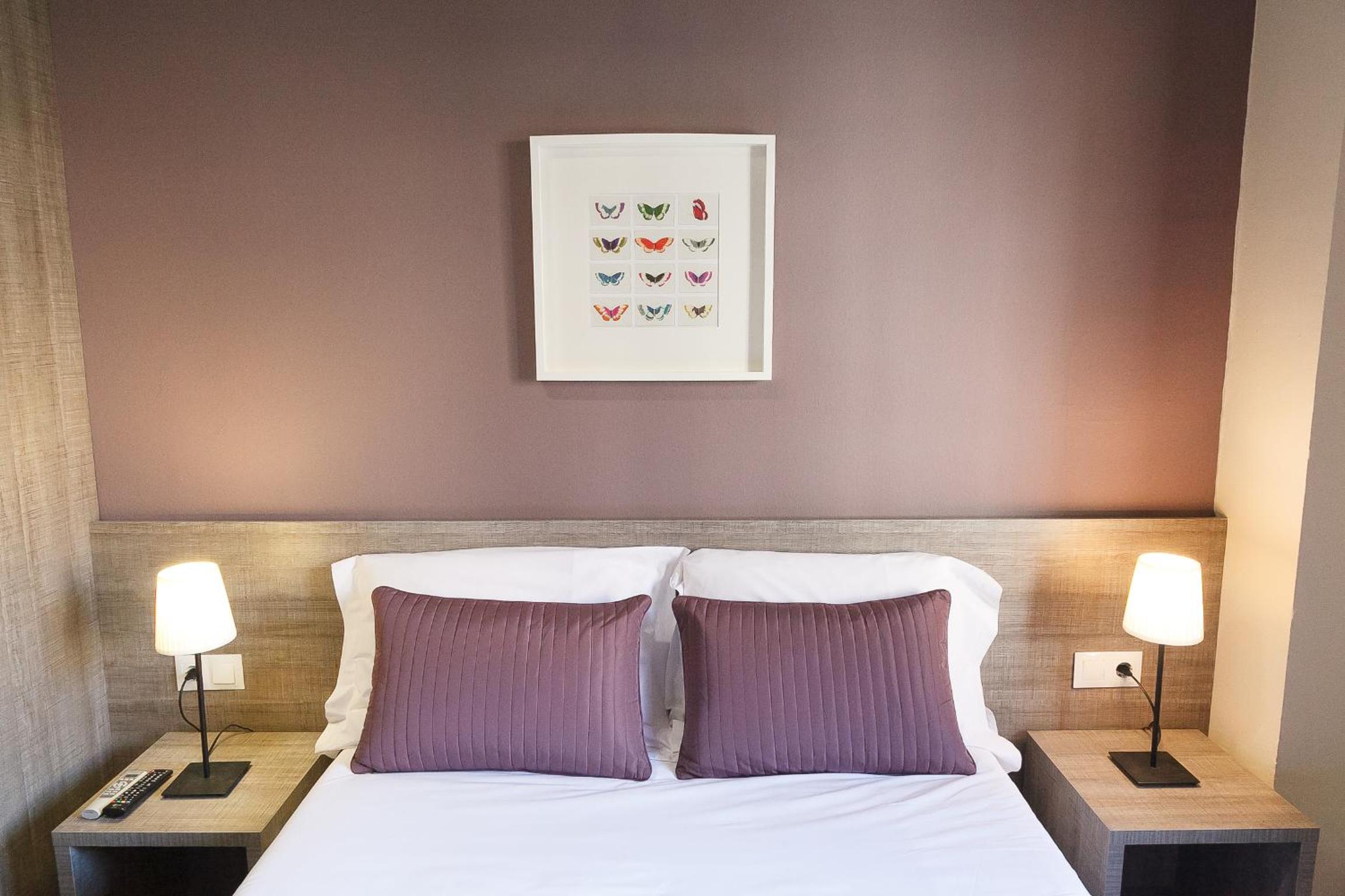 Twin Room with Private Bathroom - Photo 7