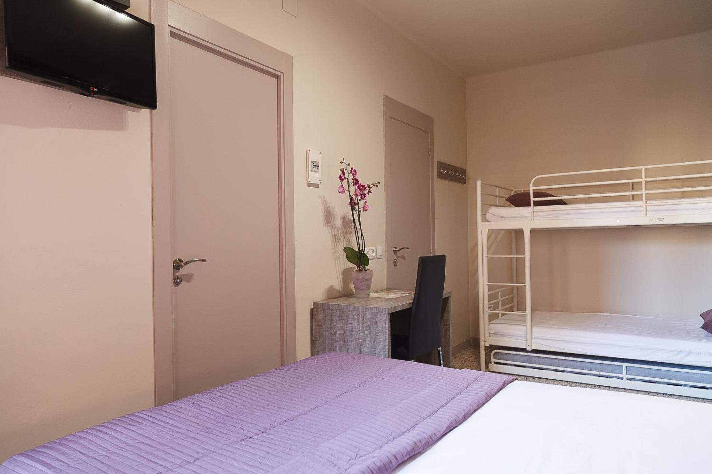 Classic Quadruple Room - Photo 3