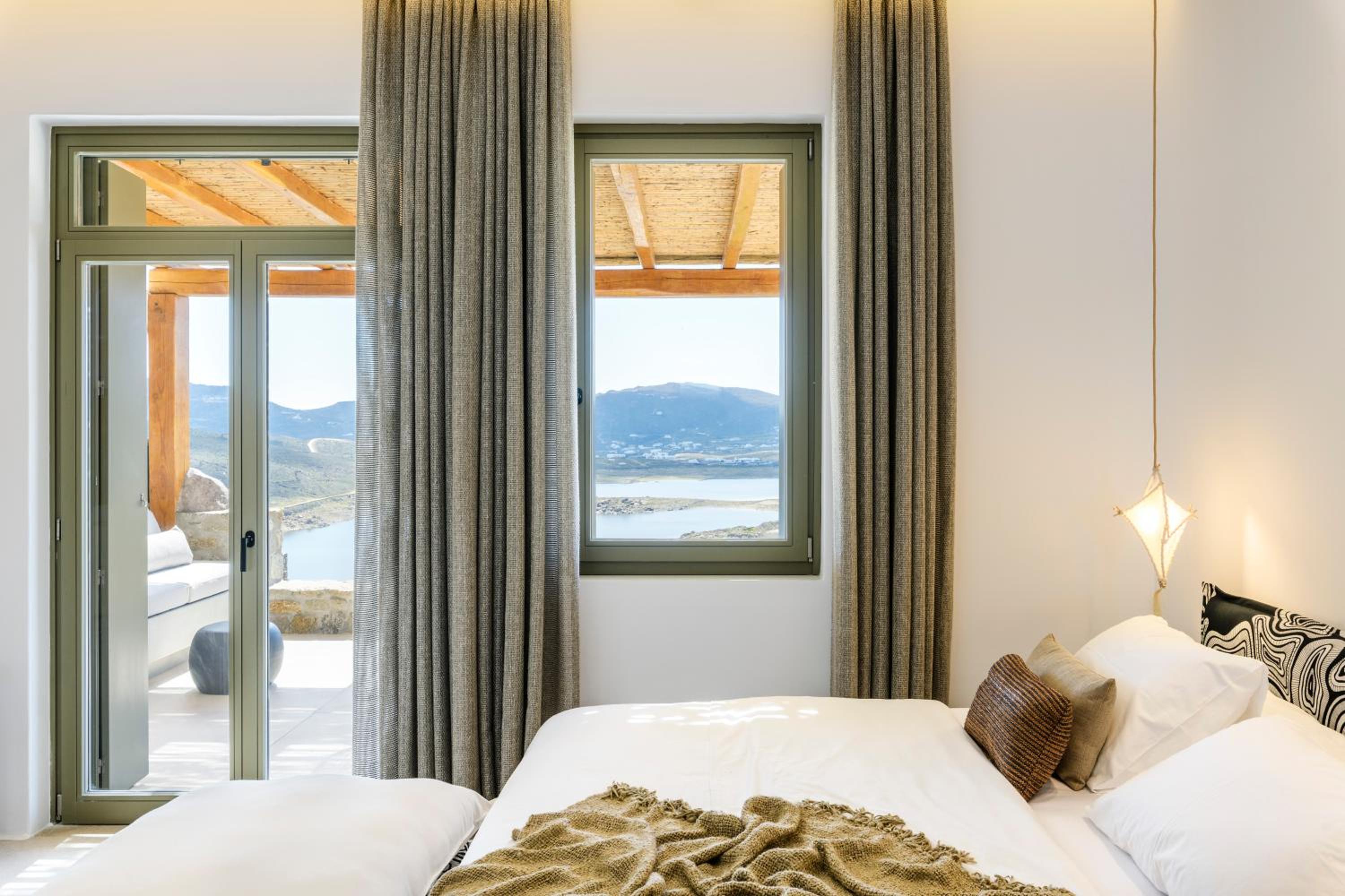 Rock Suite with Jacuzzi photo 2