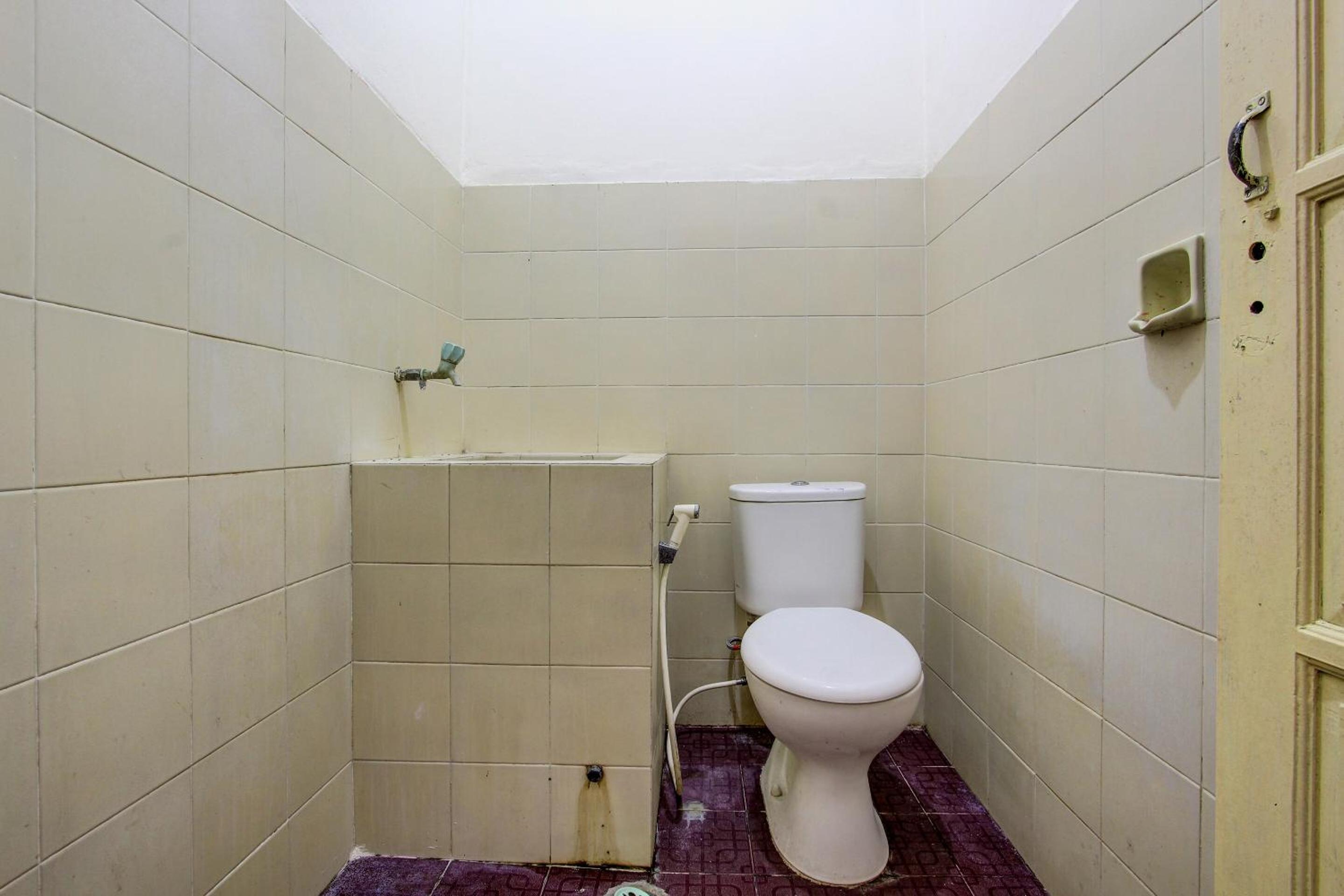 Economy Double Room - Photo 6