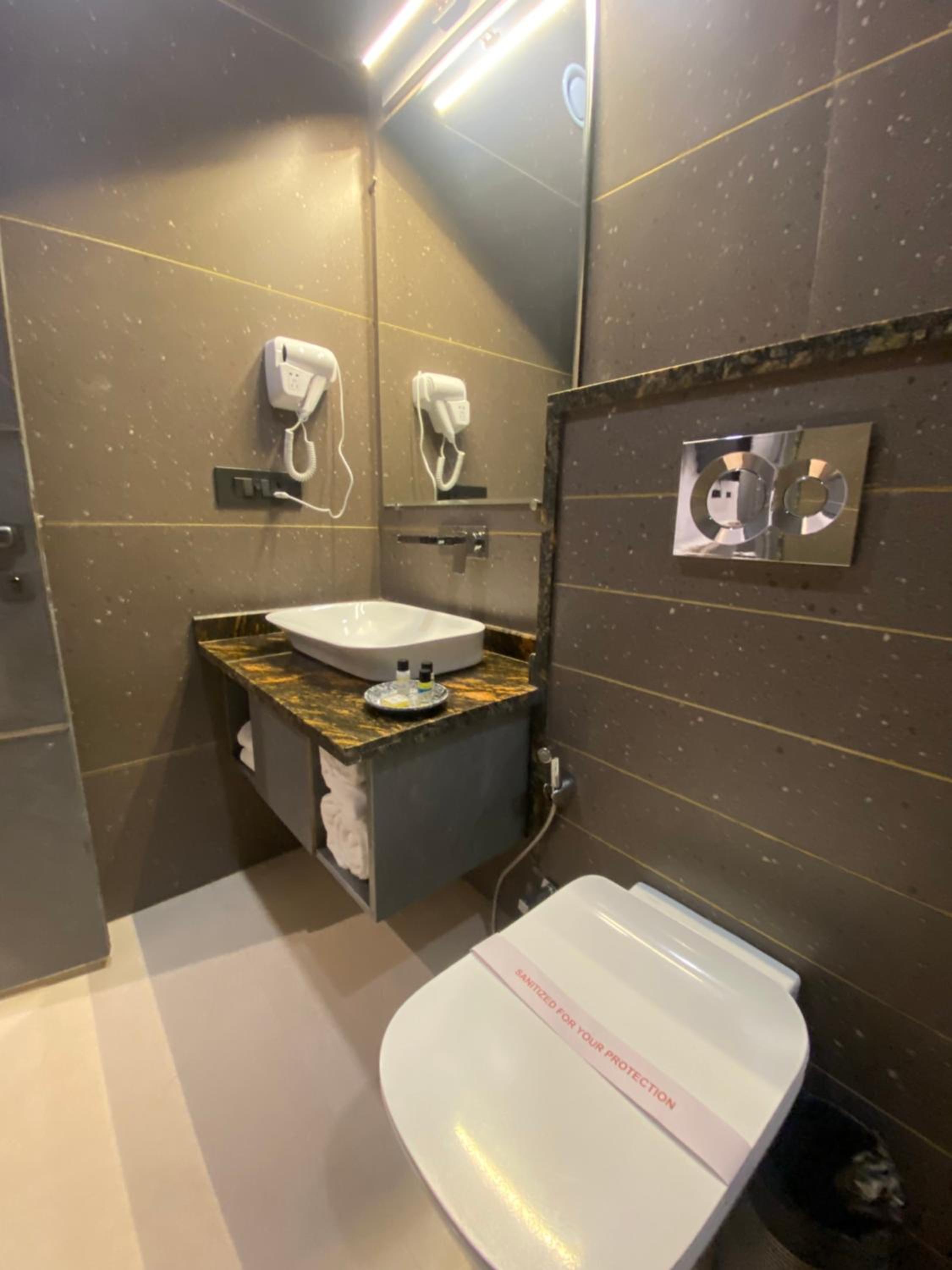Standard King Room - Photo 2