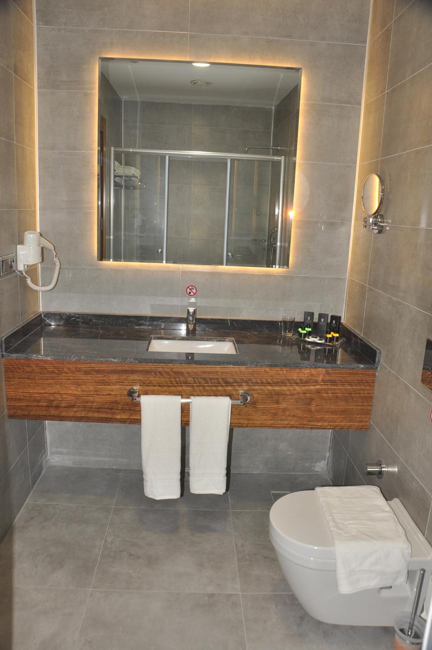 Double or Twin Room with City View