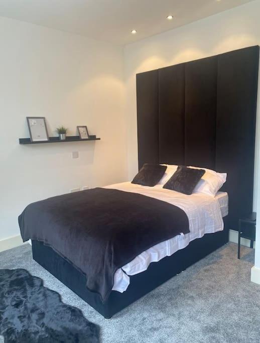 Three-Bedroom House photo 2