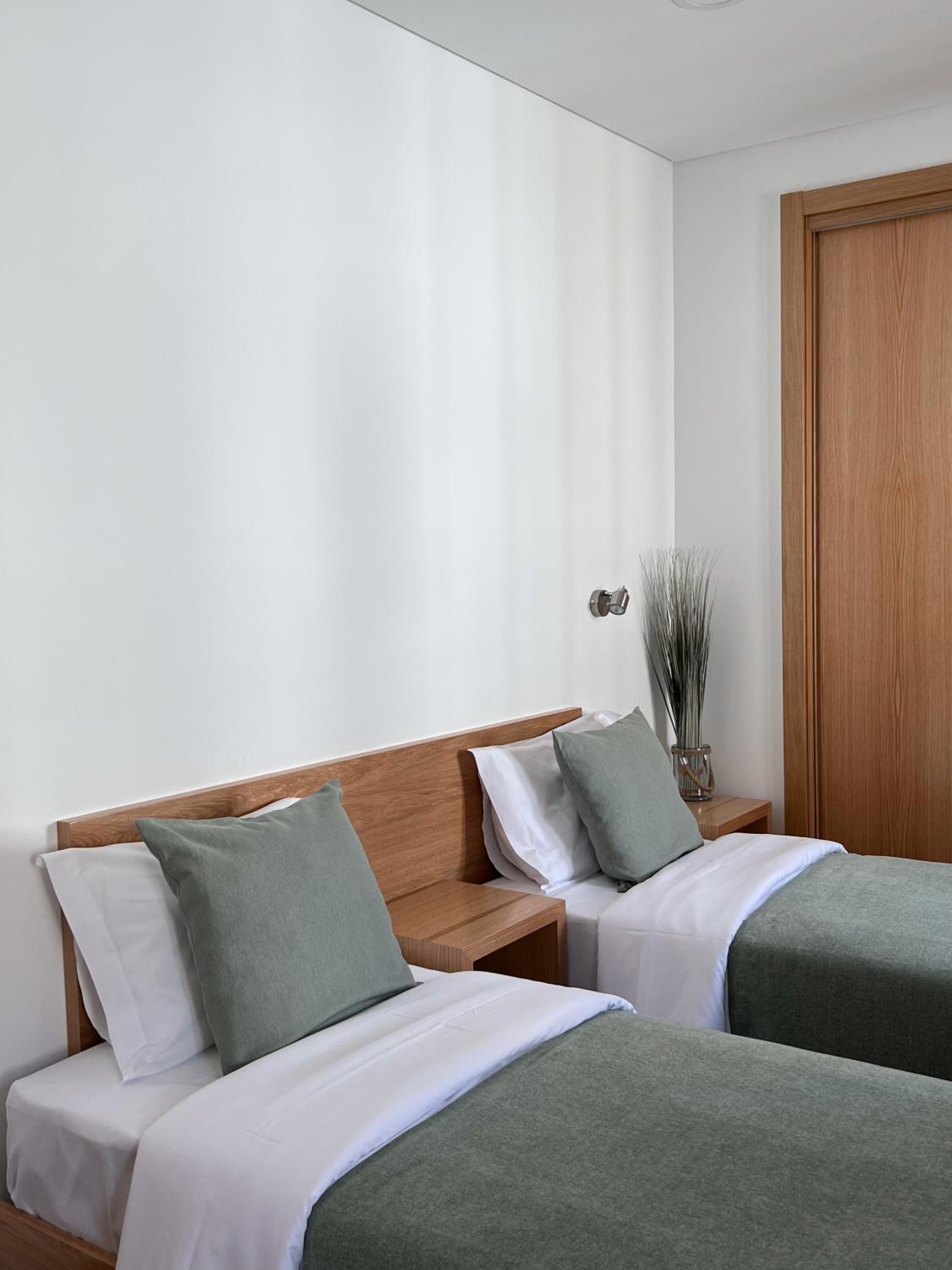 Twin Room With Private Bathroom - Photo 10