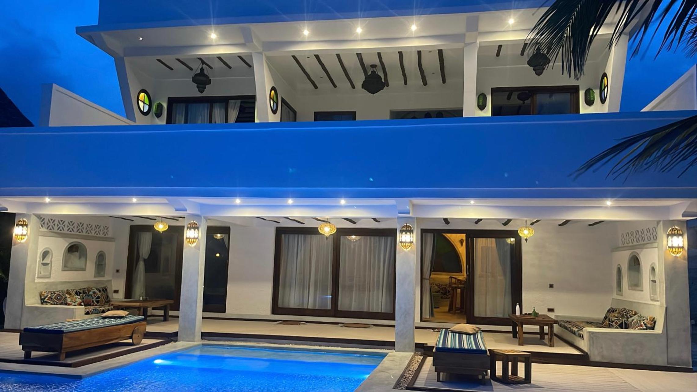 Luxury Villa photo 1