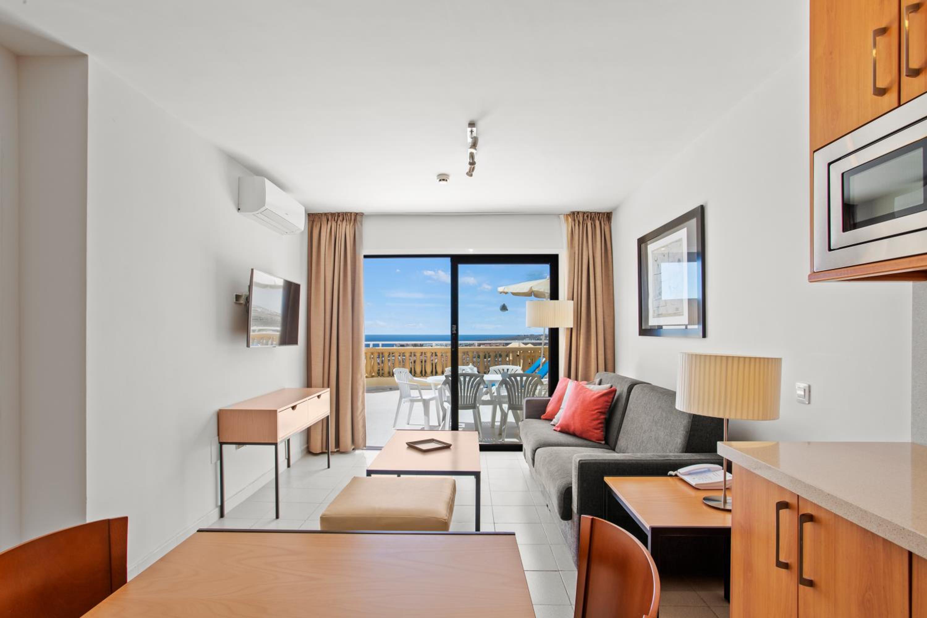 Apartamento de Dos Habitaciones con Vista al Mar