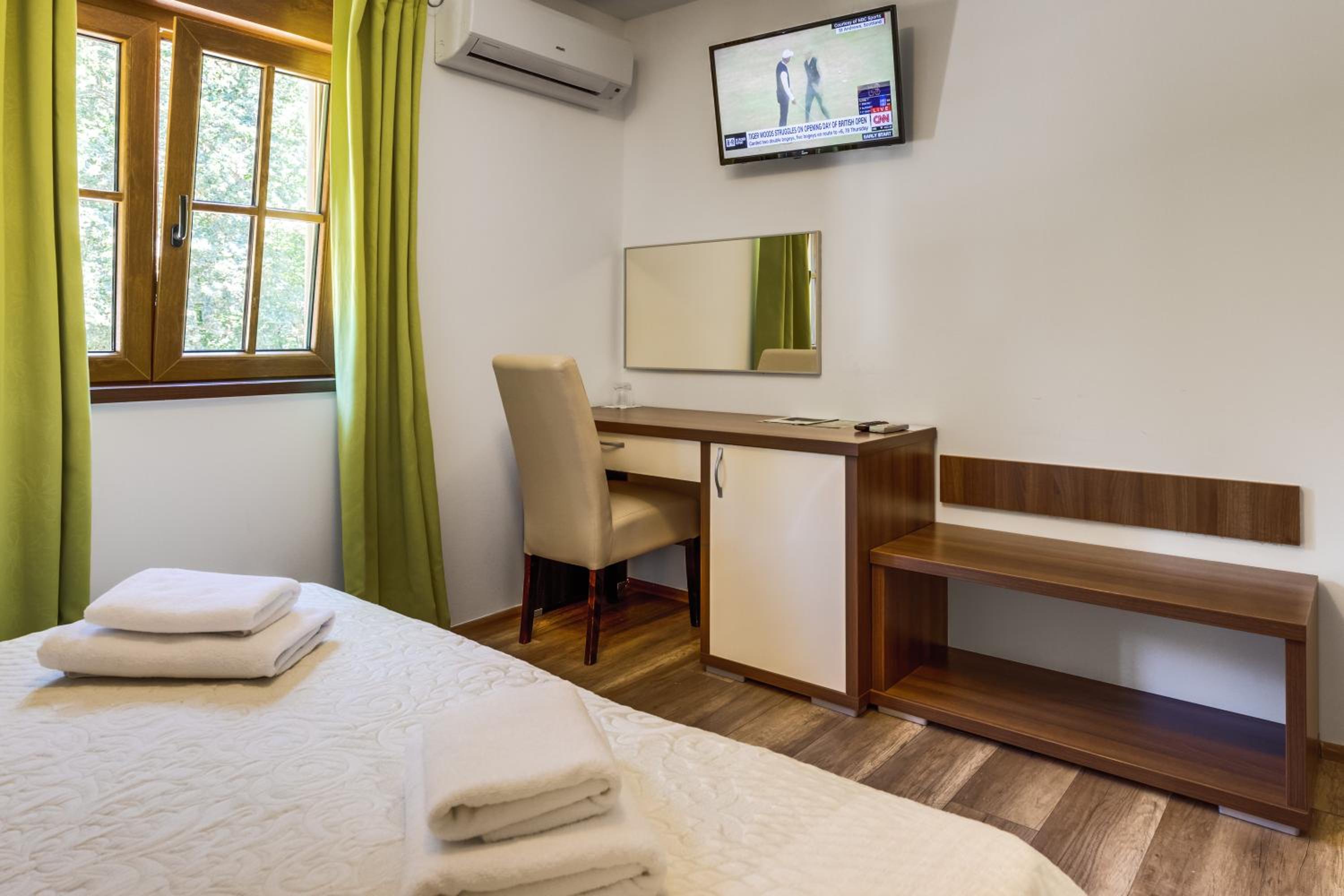 Double Room - Photo 4