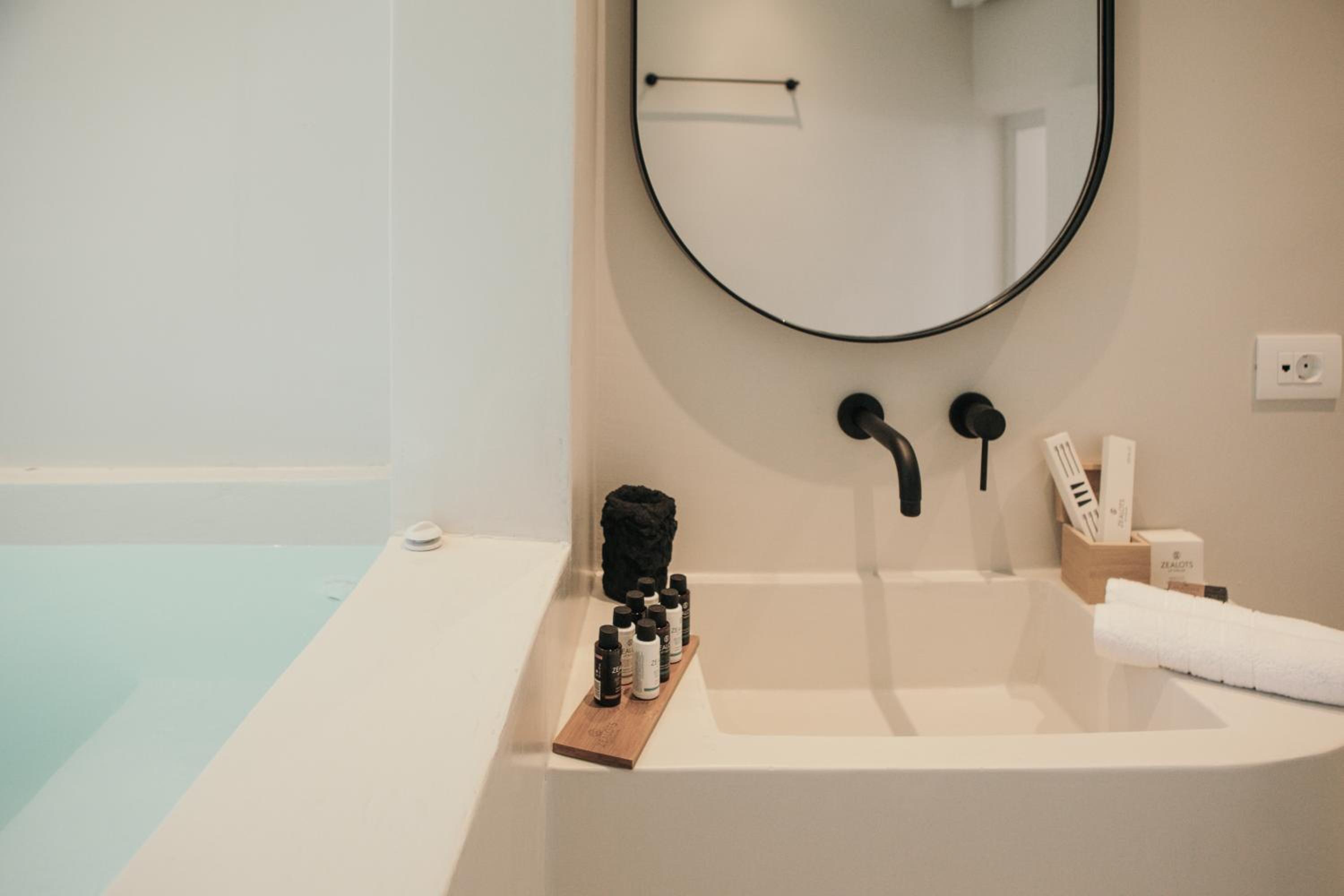 Standard Suite with Indoor Jetted Tub - Photo 5