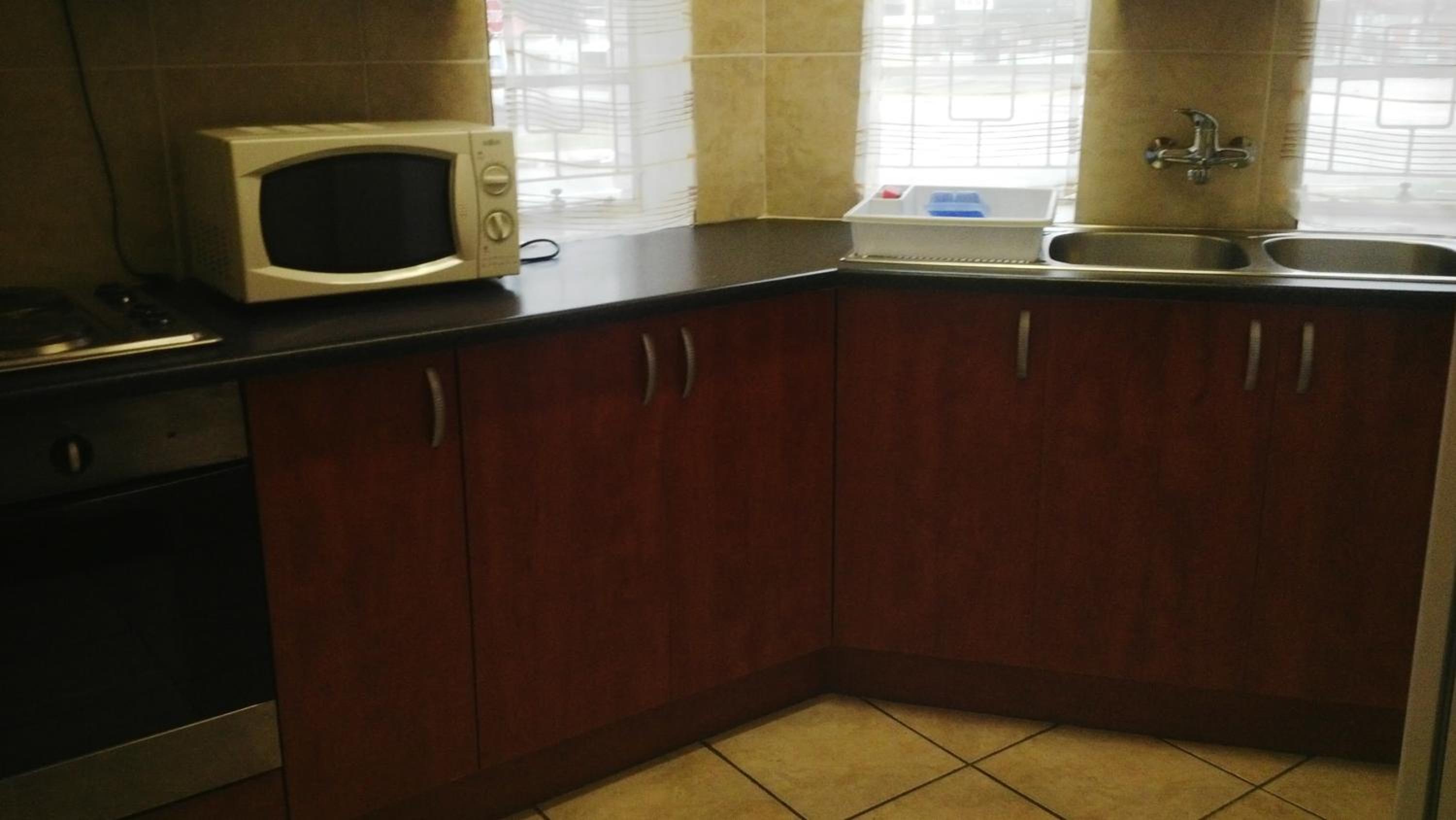 One-Bedroom Apartment - Photo 2