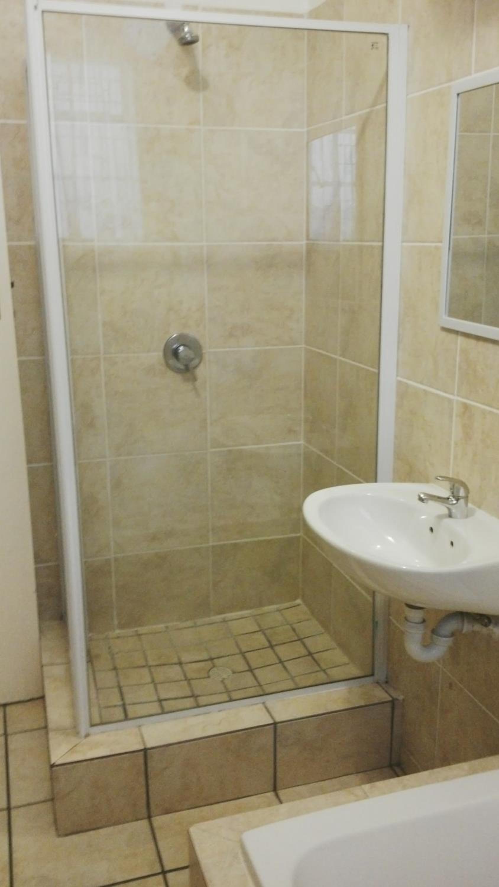 One-Bedroom Apartment - Photo 7
