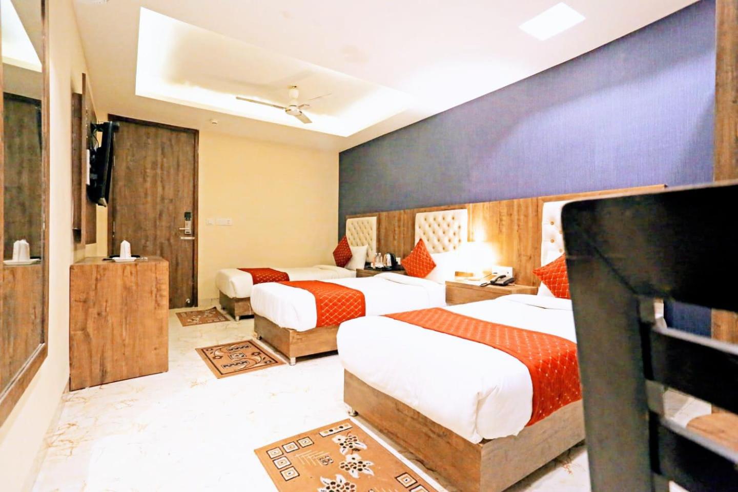 Classic Triple Room - Photo 19