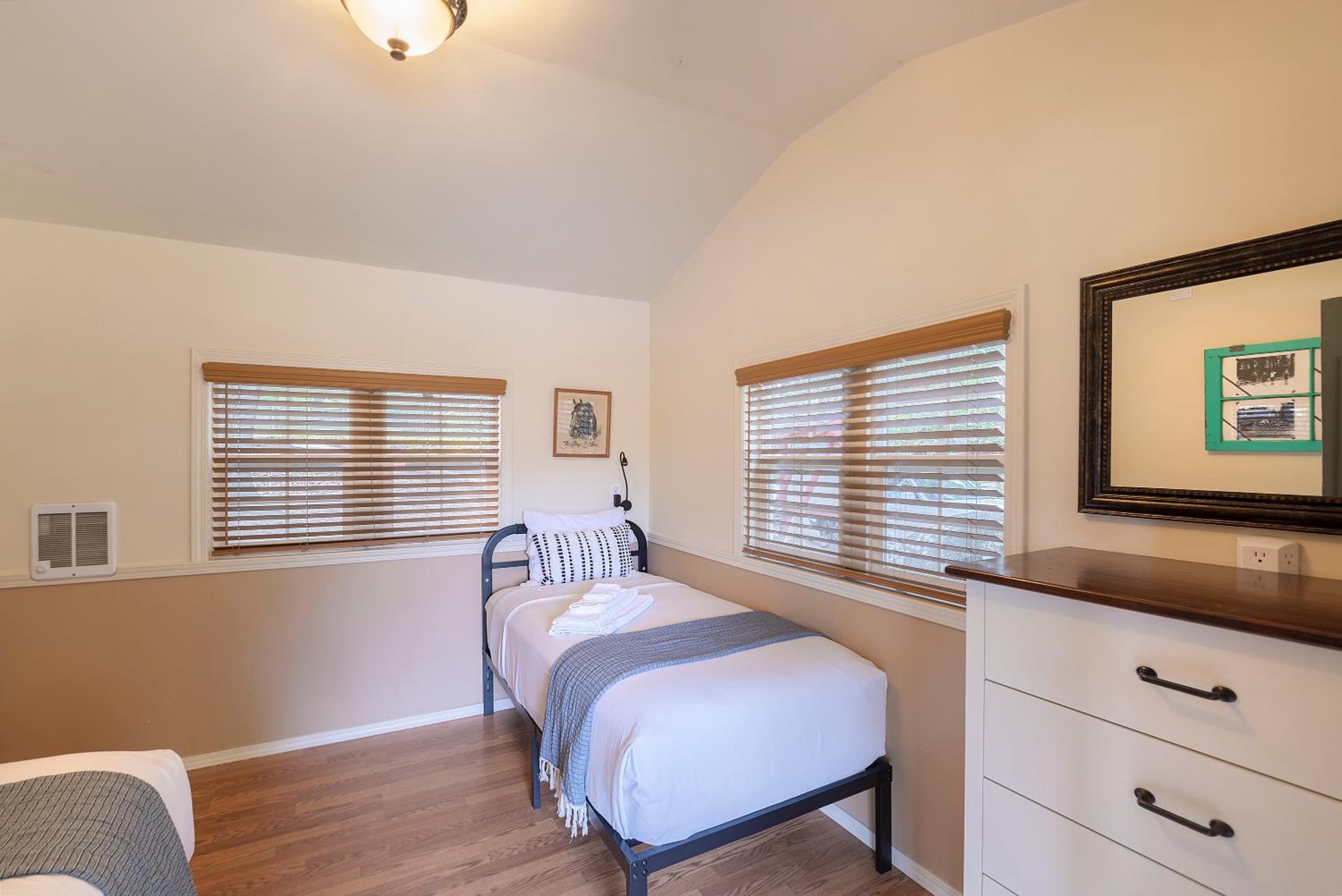 Standard Twin Room with Garden View photo 1