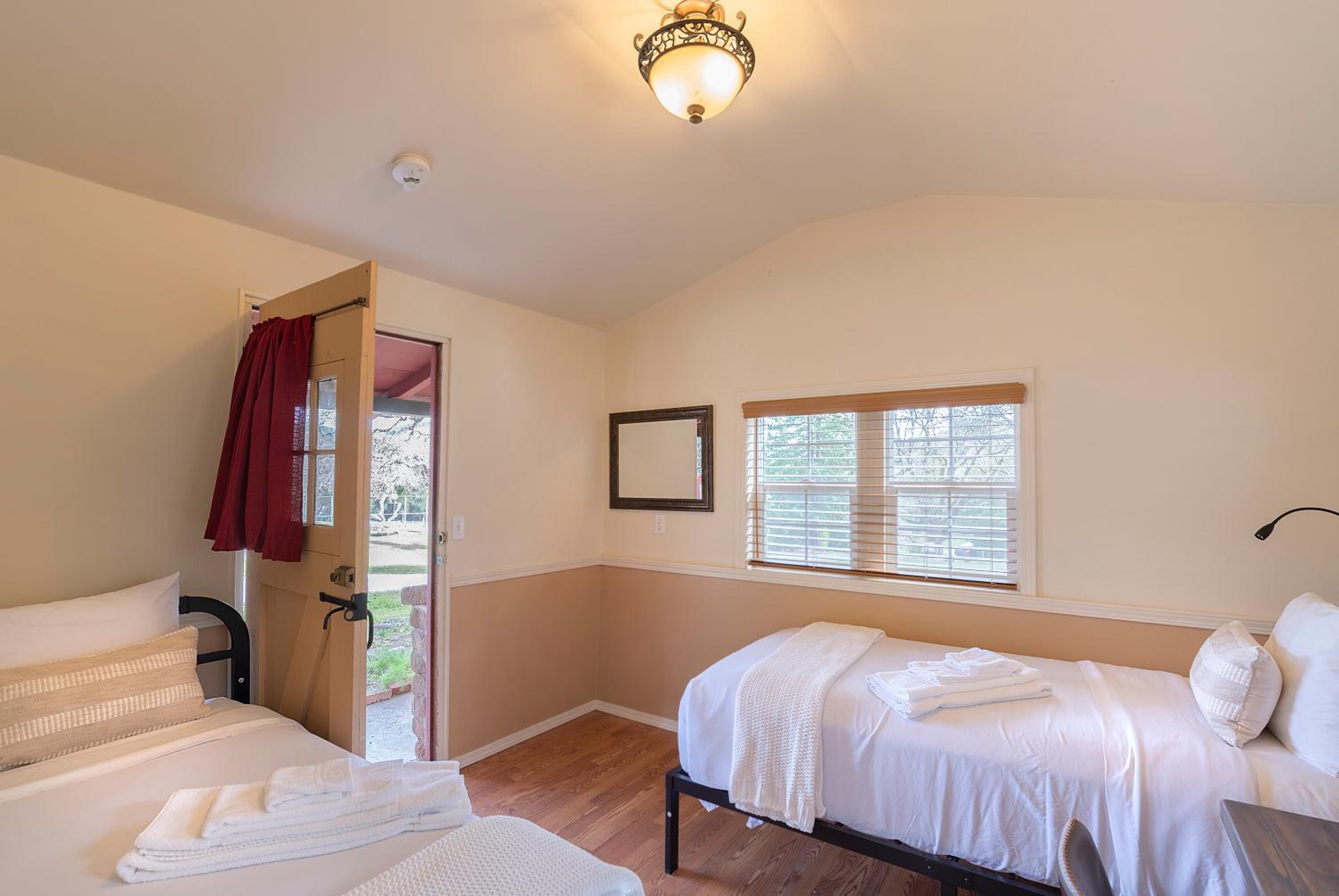Standard Twin Room with Garden View photo 3