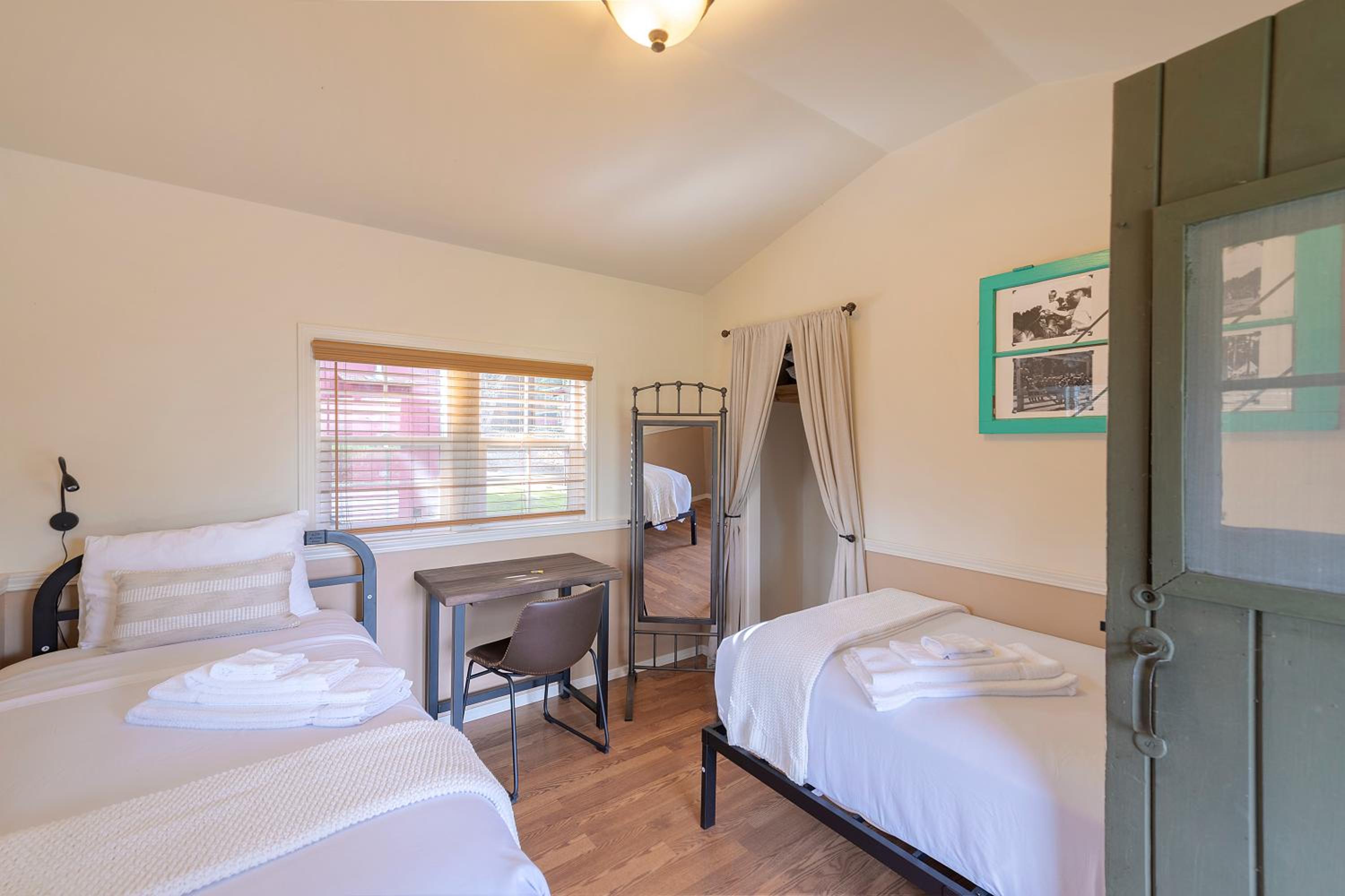 Standard Twin Room with Garden View photo 2