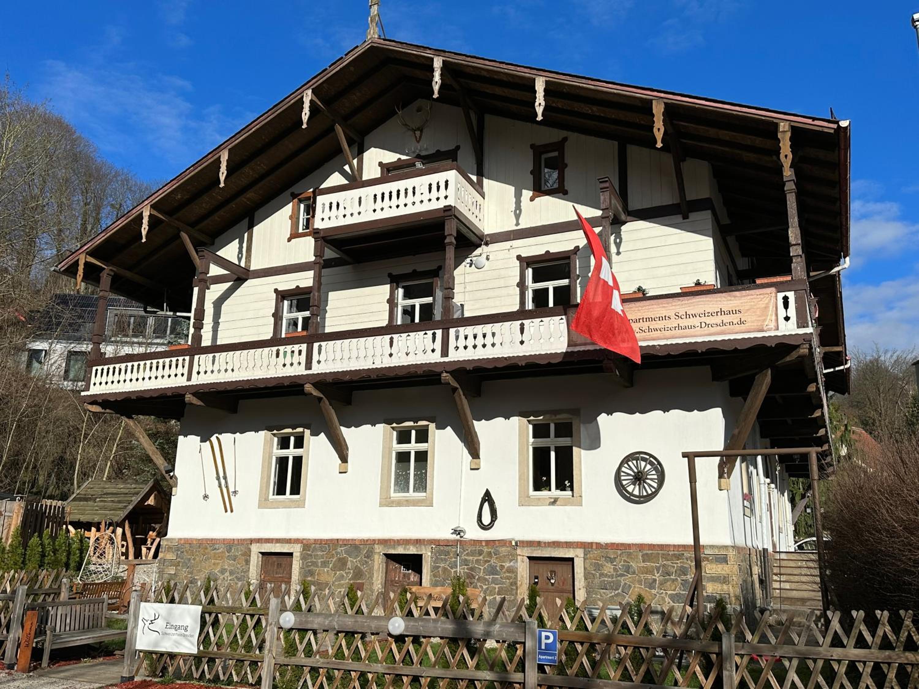 Studio with Balcony - Photo 12