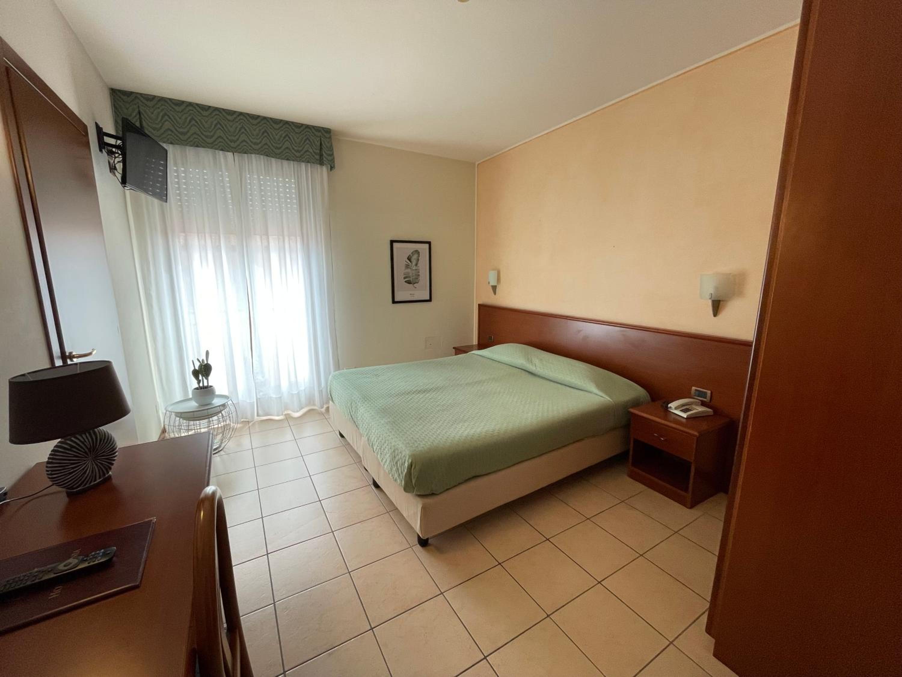 Economy Double Room - Photo 3