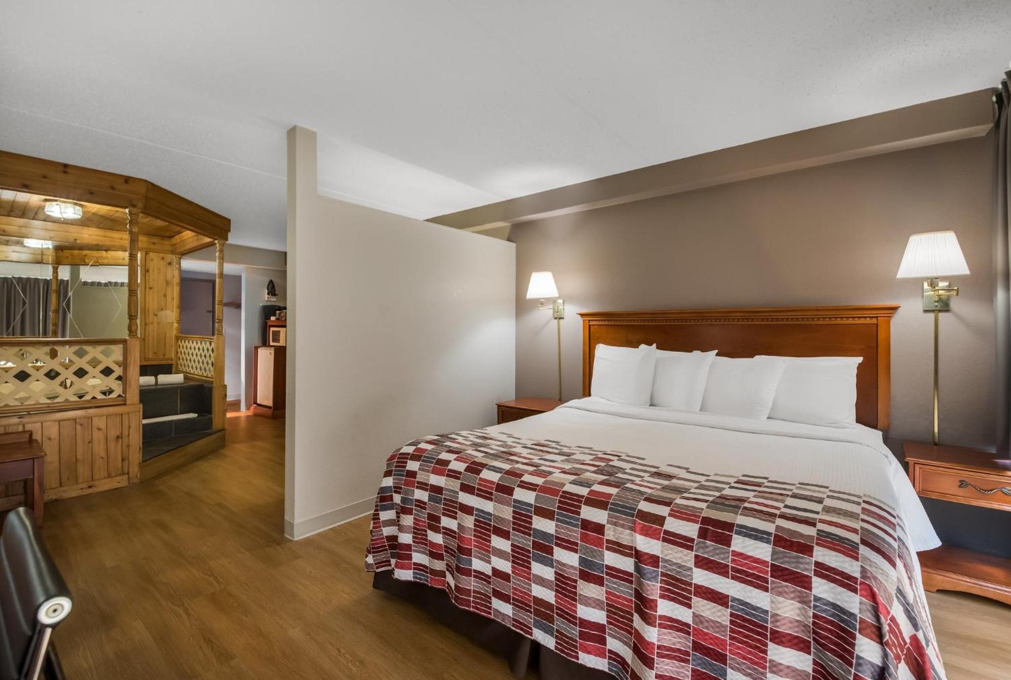 King Suite with Spa Bath photo 2