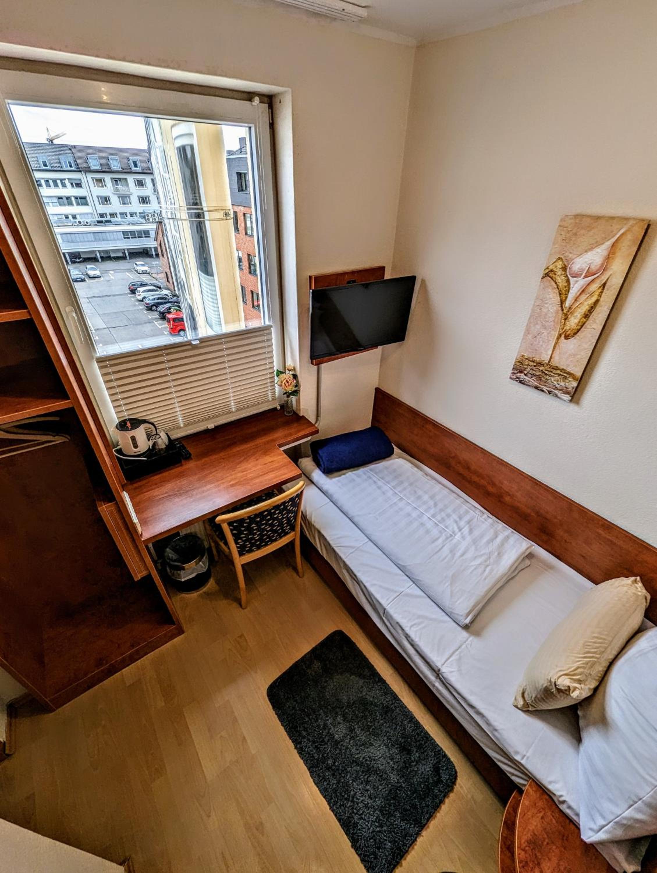 Small Single Room photo 2