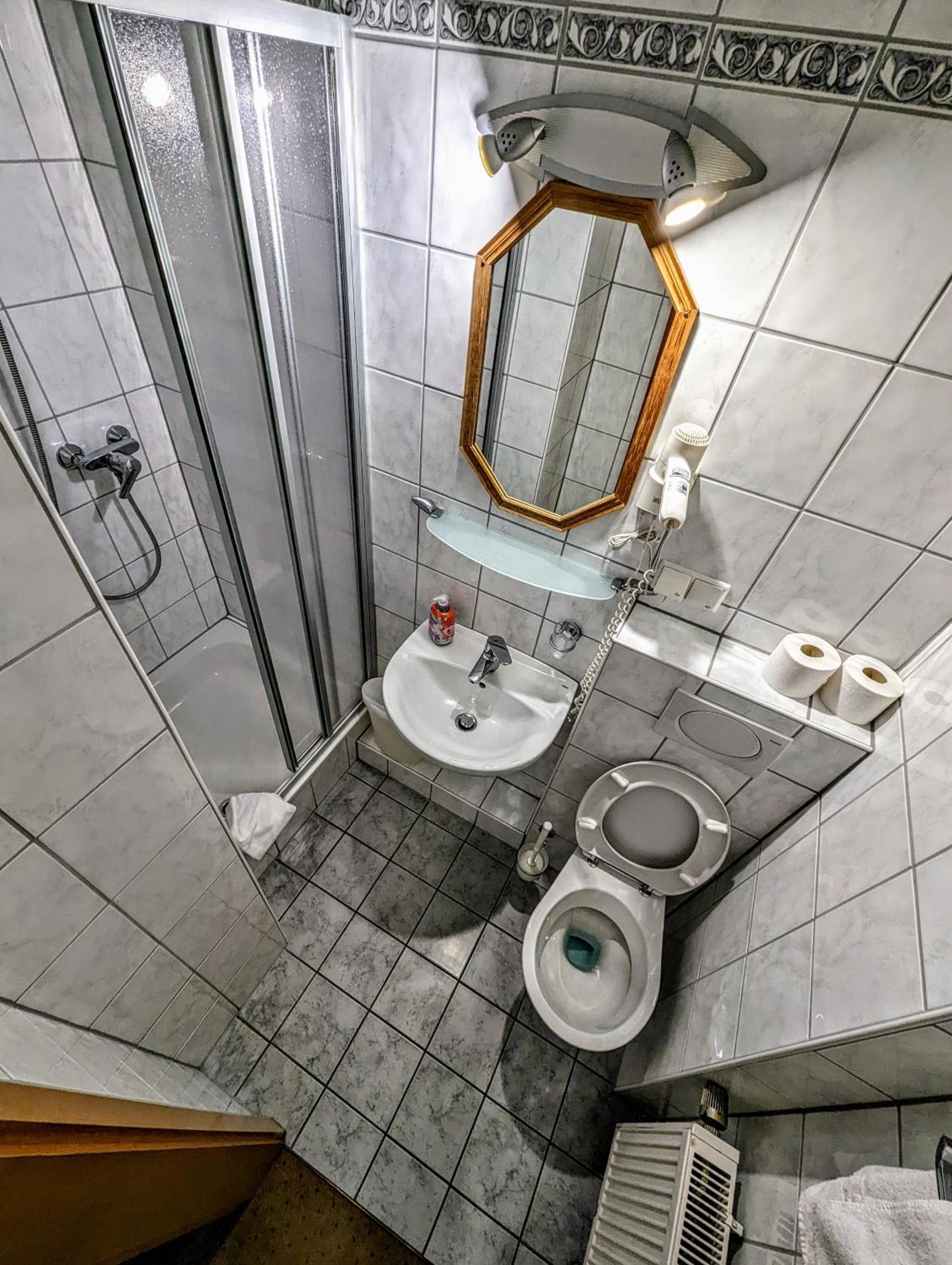 Small Single Room photo 2