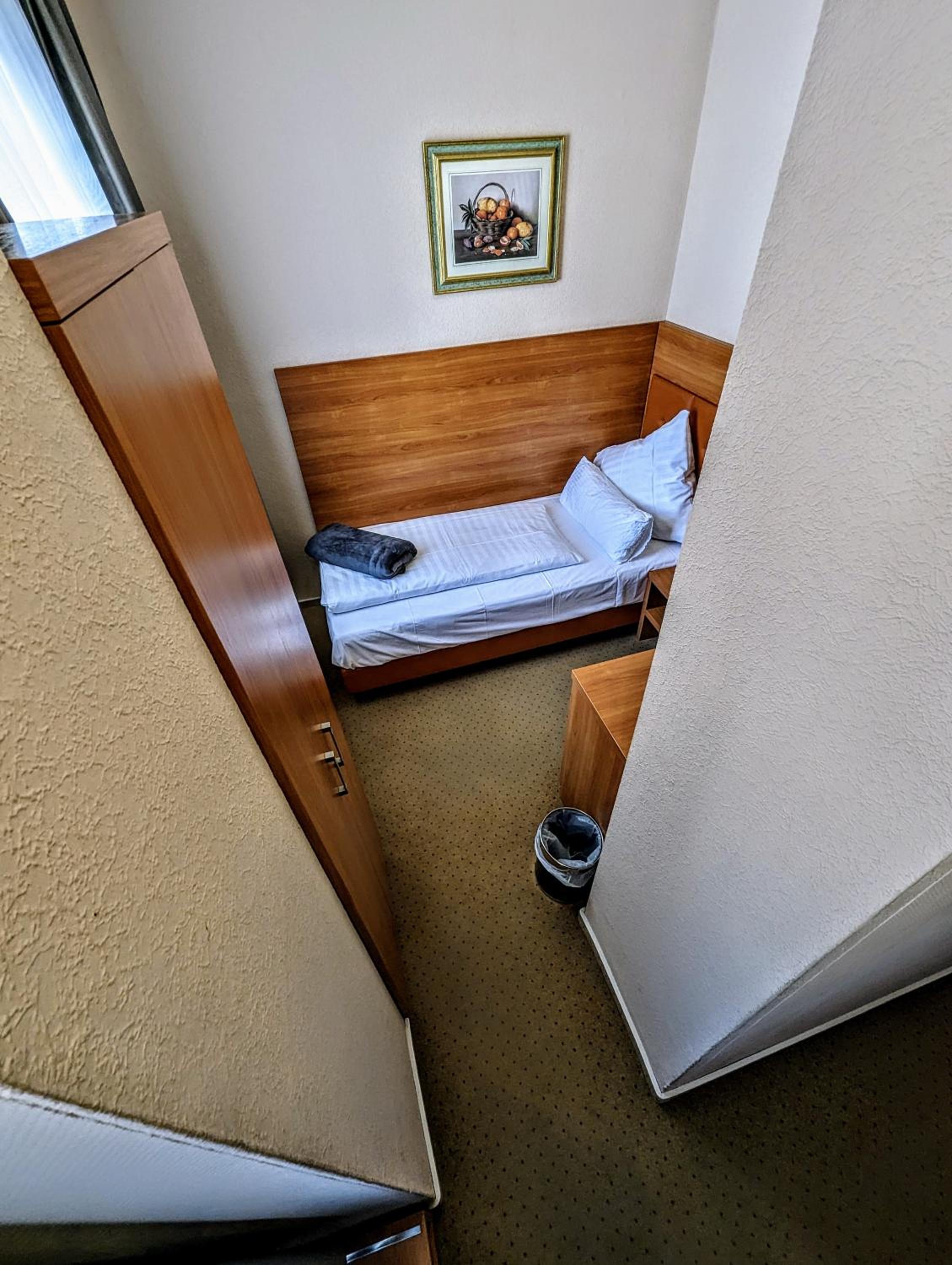Small Single Room photo 3