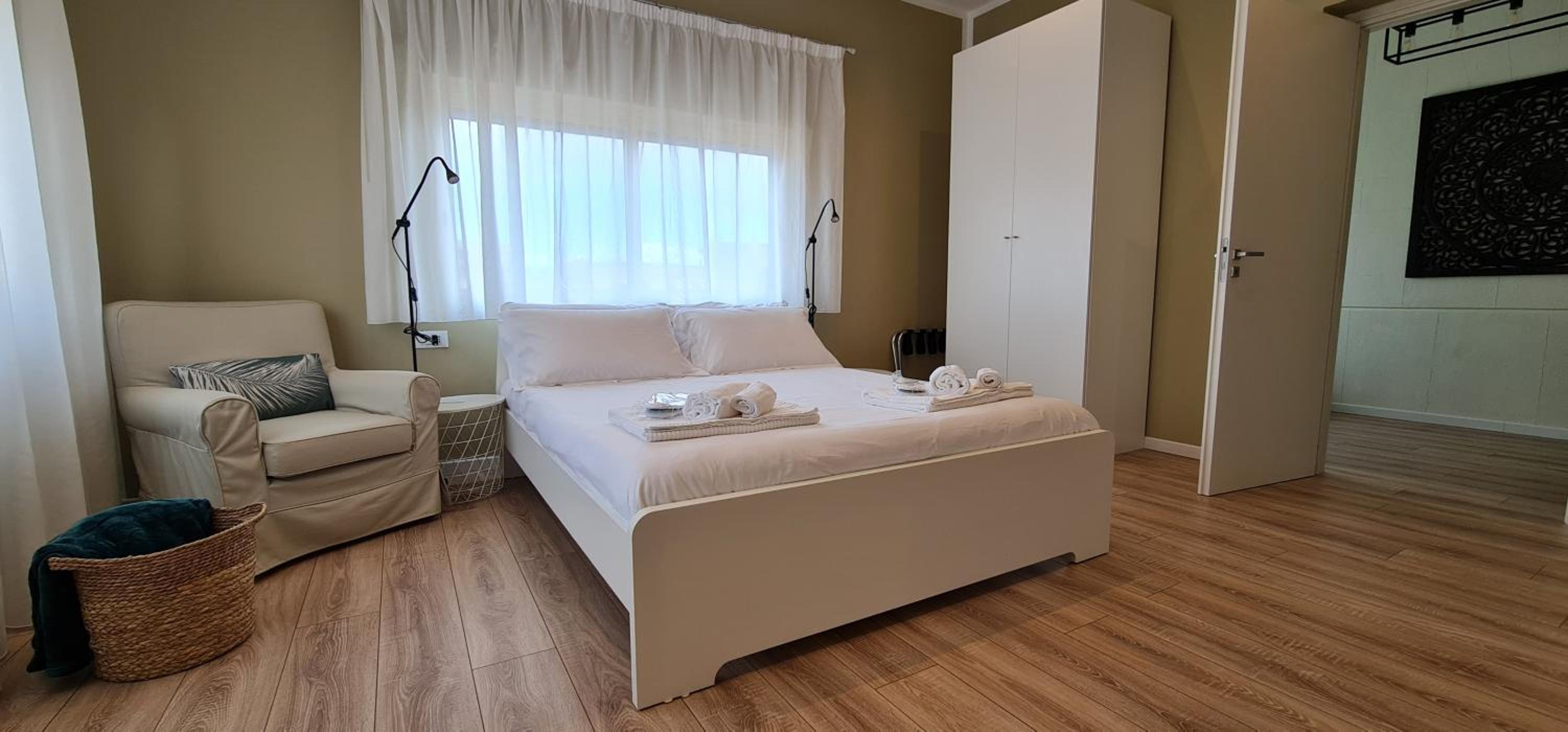 One-Bedroom Deluxe Apartment
