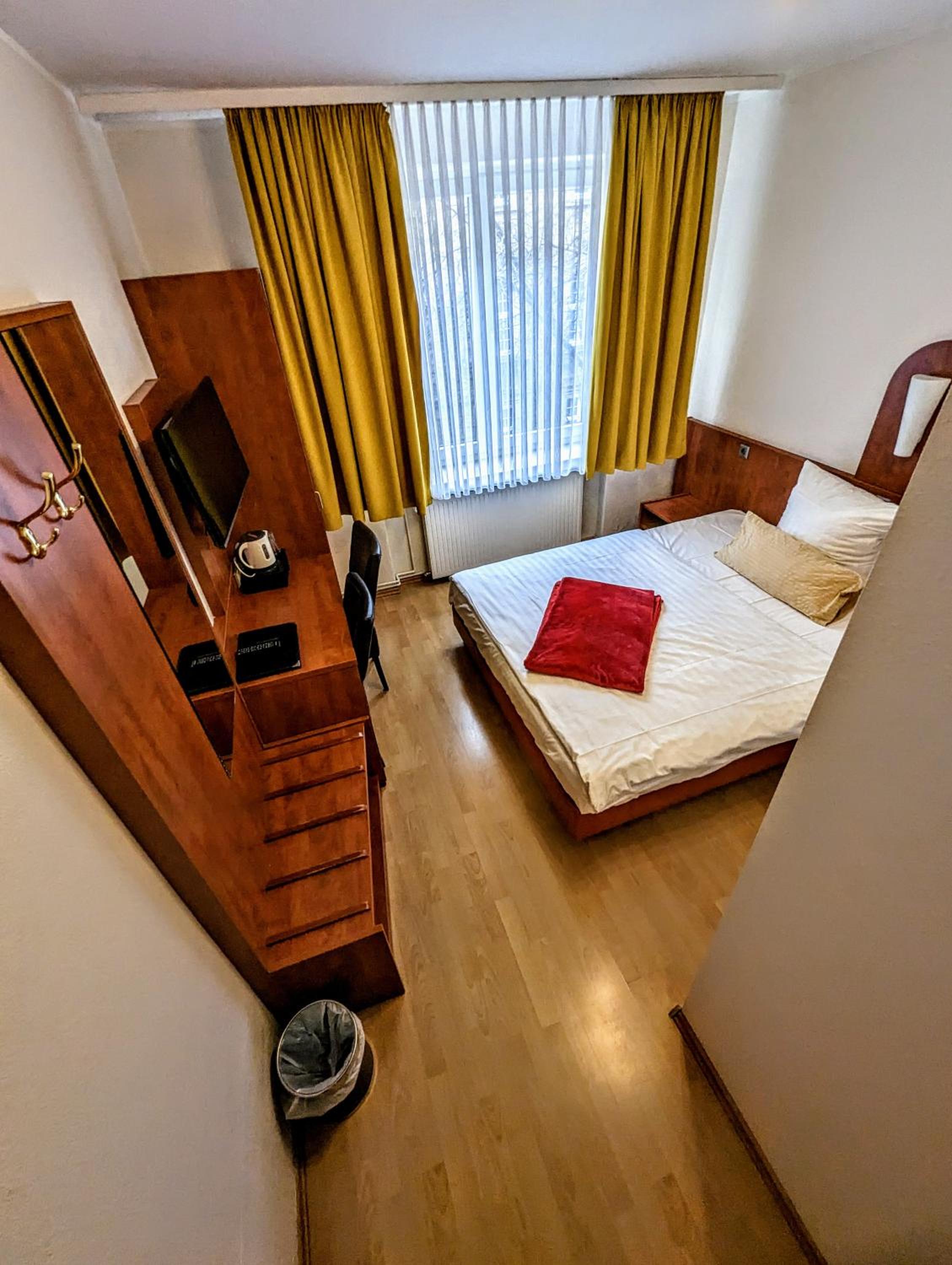 Queen Room - Photo 7