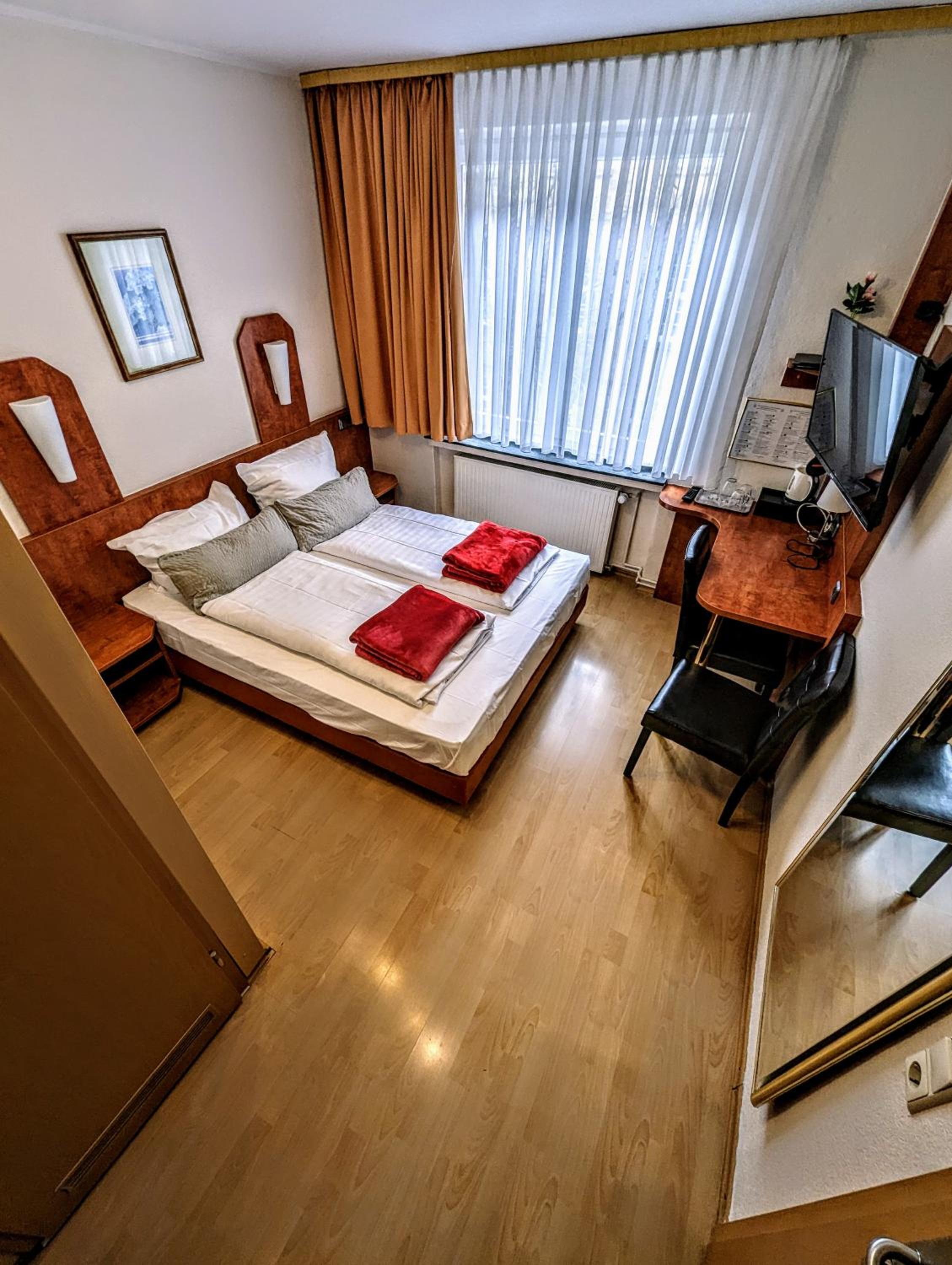 Queen Room - Photo 1