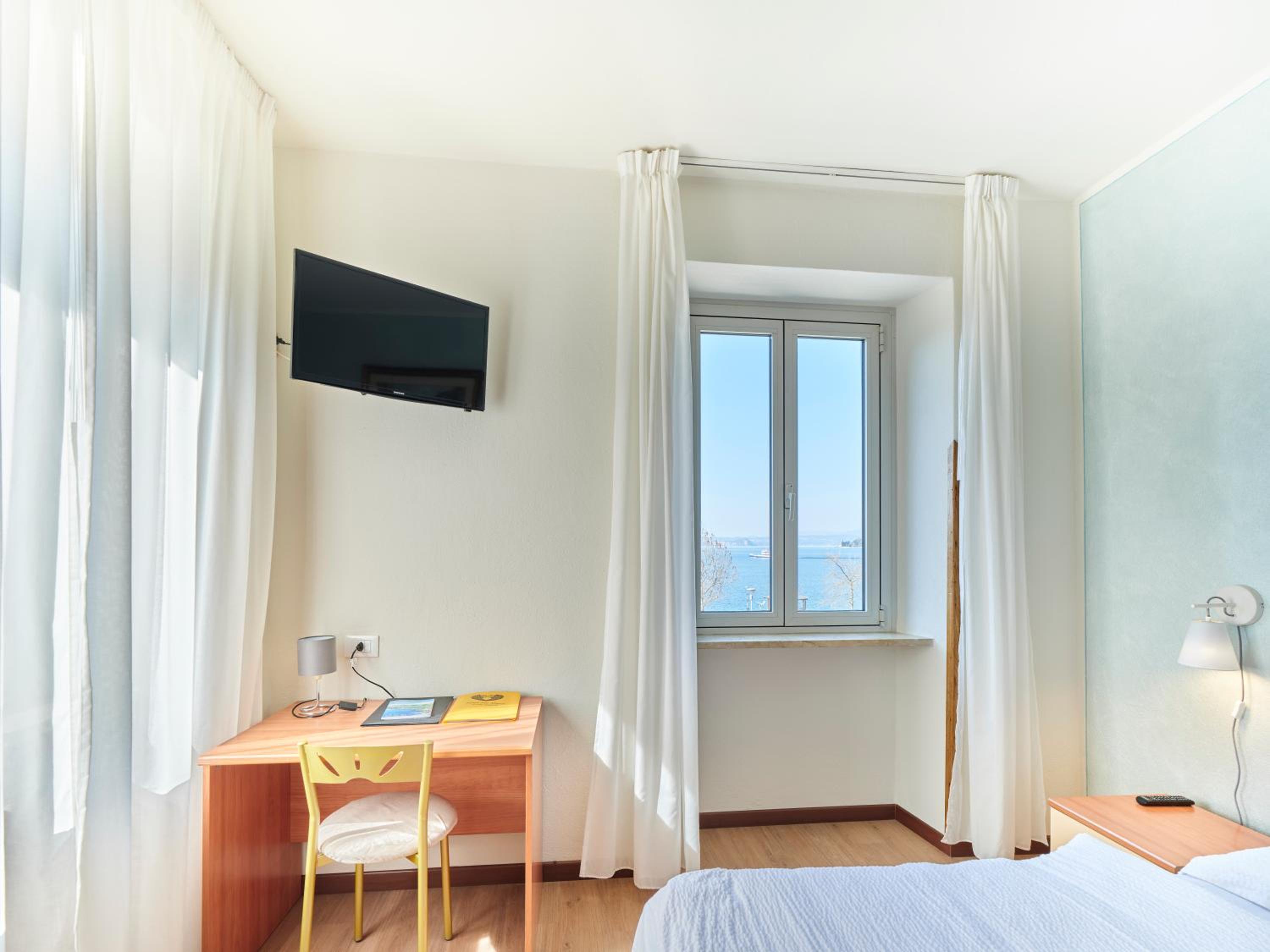 Twin Room with Lake View photo 3