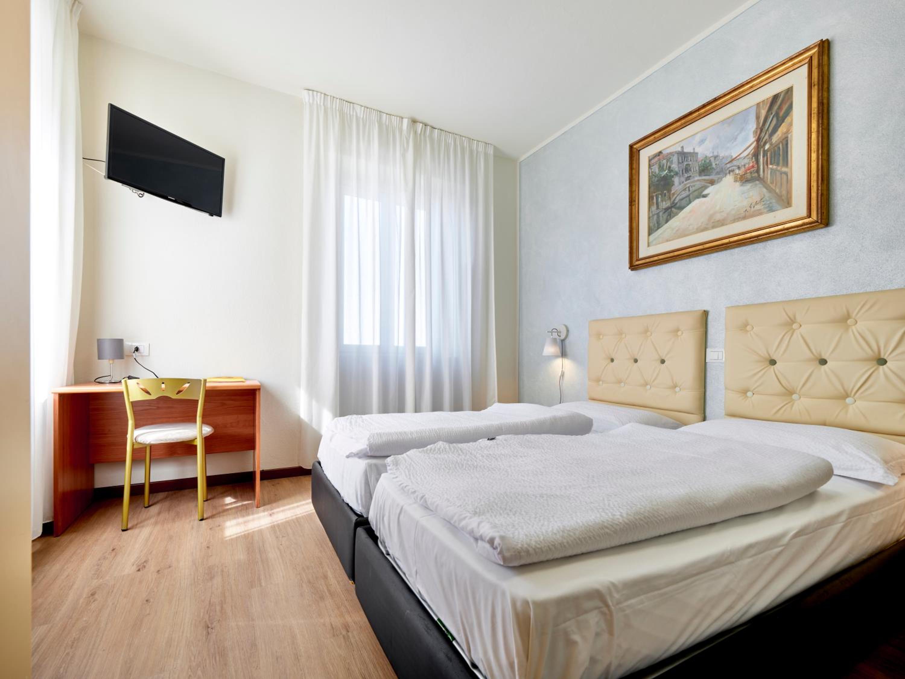 Twin Room with Lake View photo 2