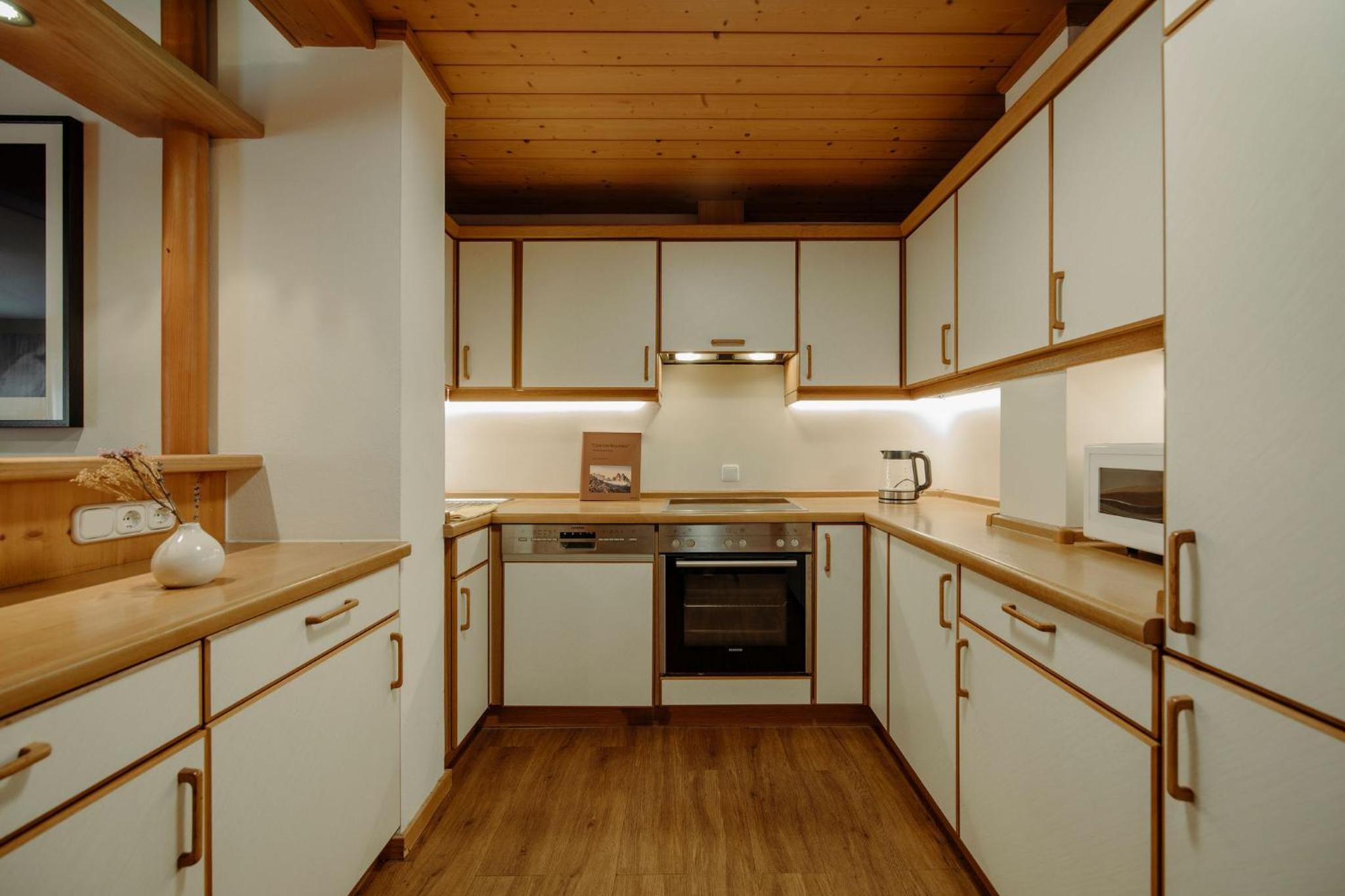 Three-Bedroom Apartment photo 2