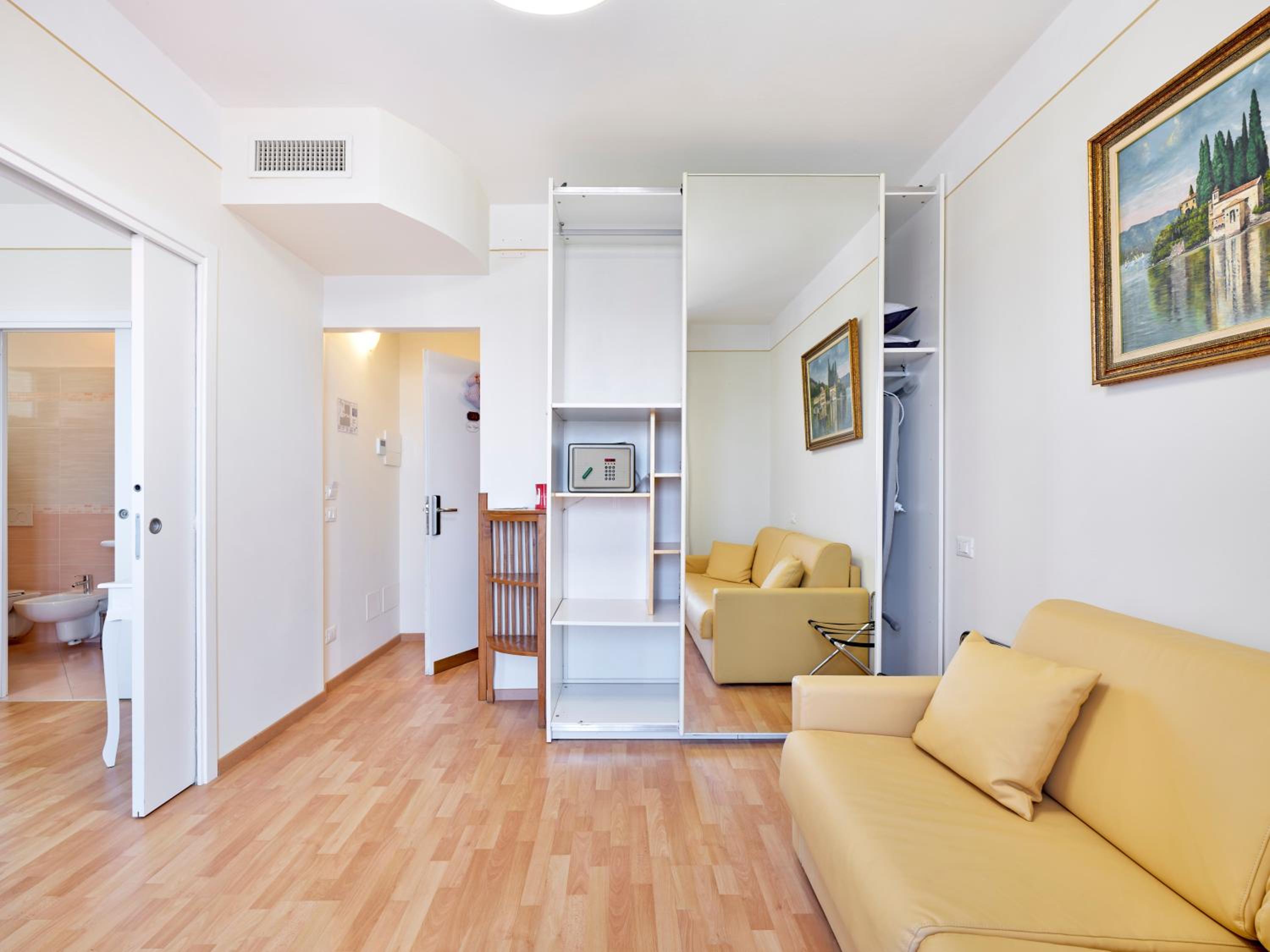 Family Room with Balcony and Lake View photo 2