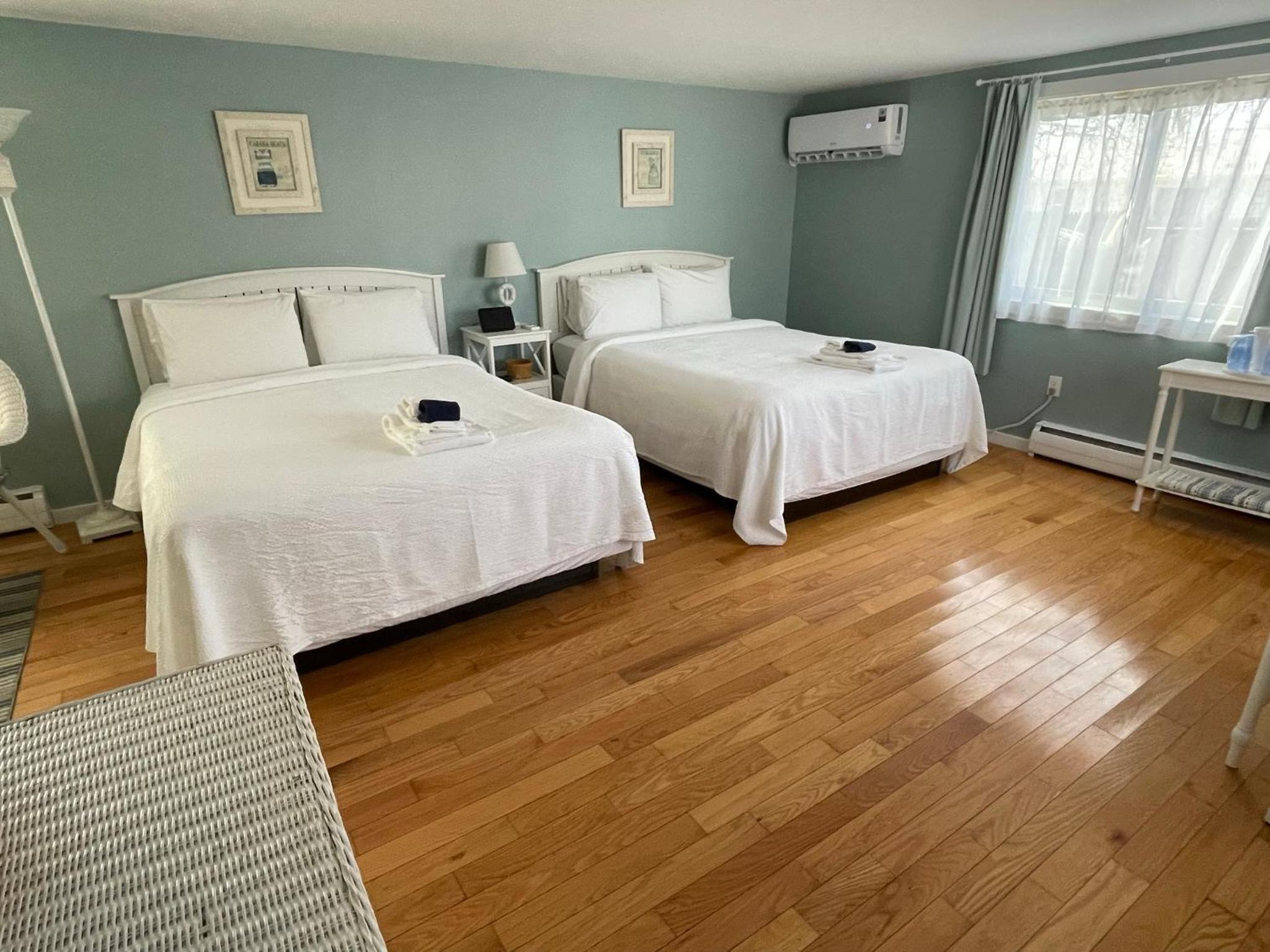 Deluxe Queen Room with Two Queen Beds photo 1