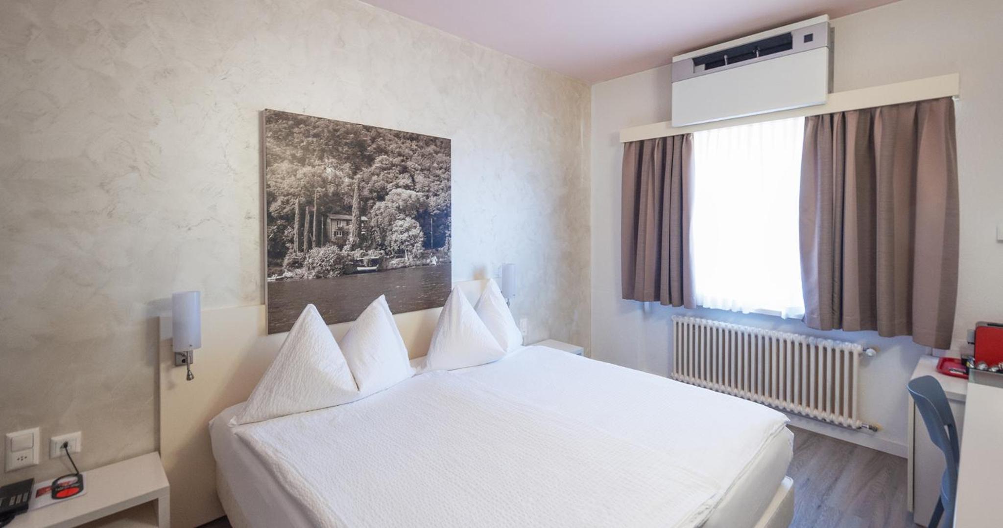 Standard Twin Room - Photo 4