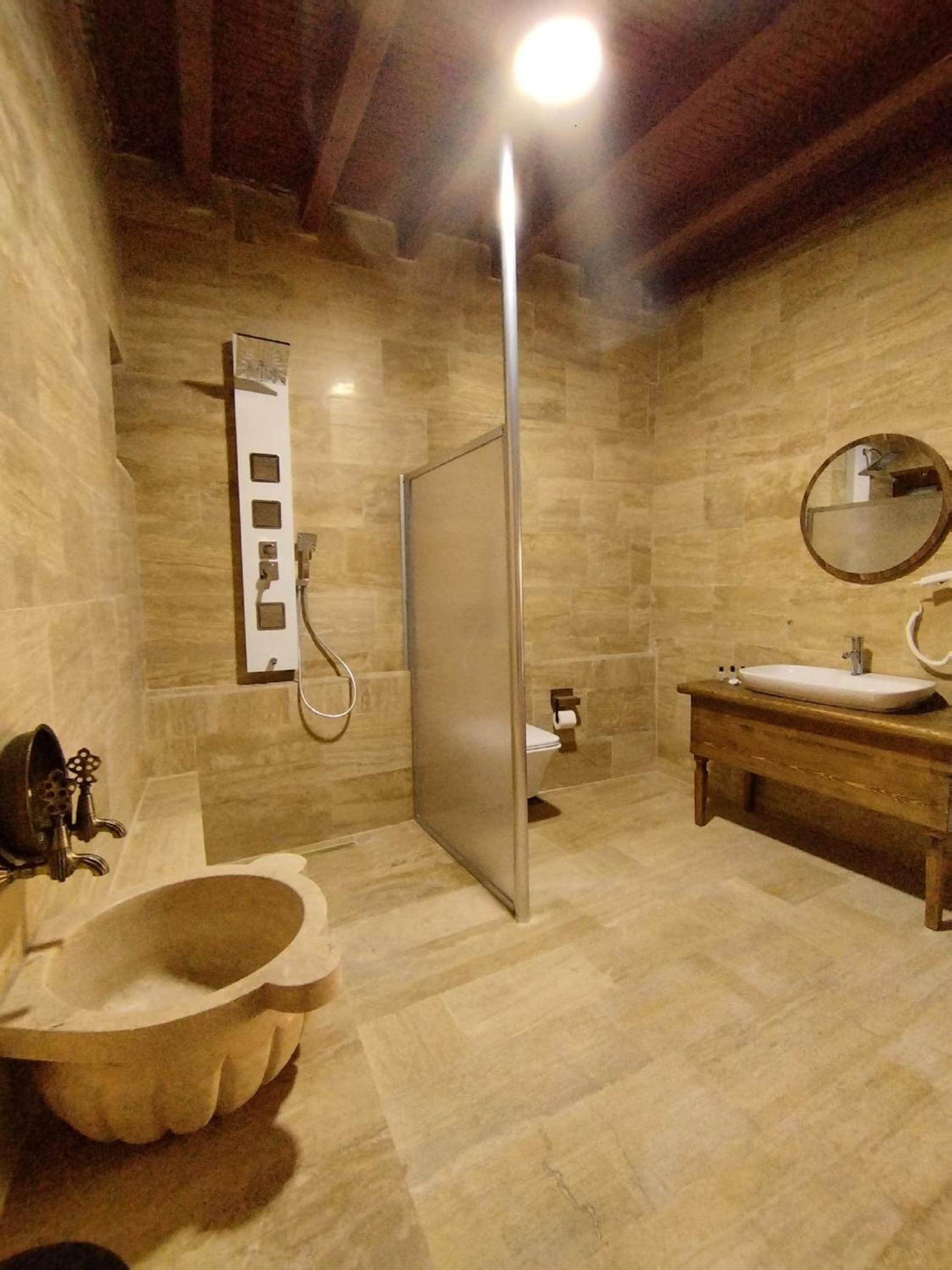 King Room with Lake View - Photo 8