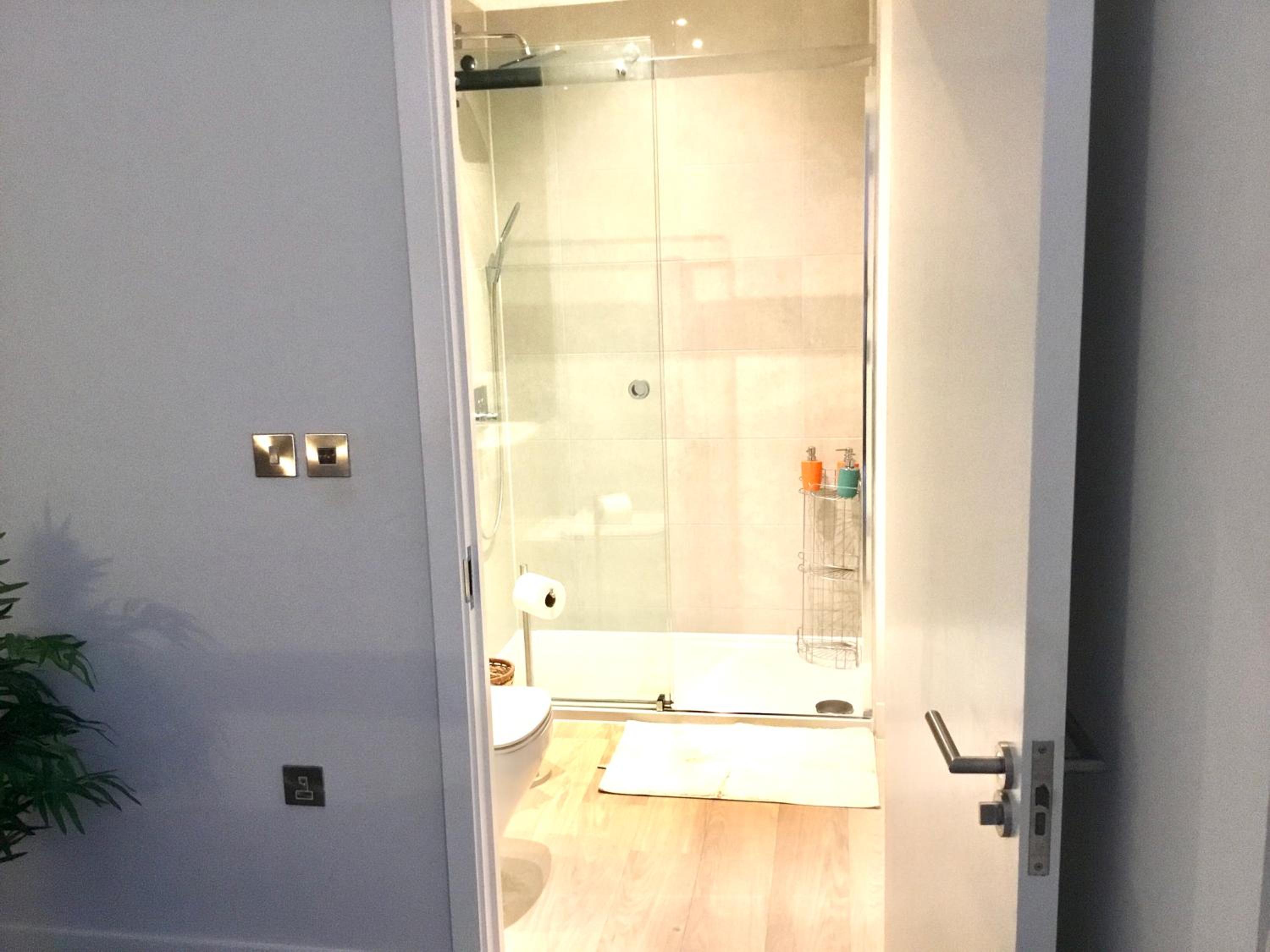 Deluxe Double Room with Shower photo 2