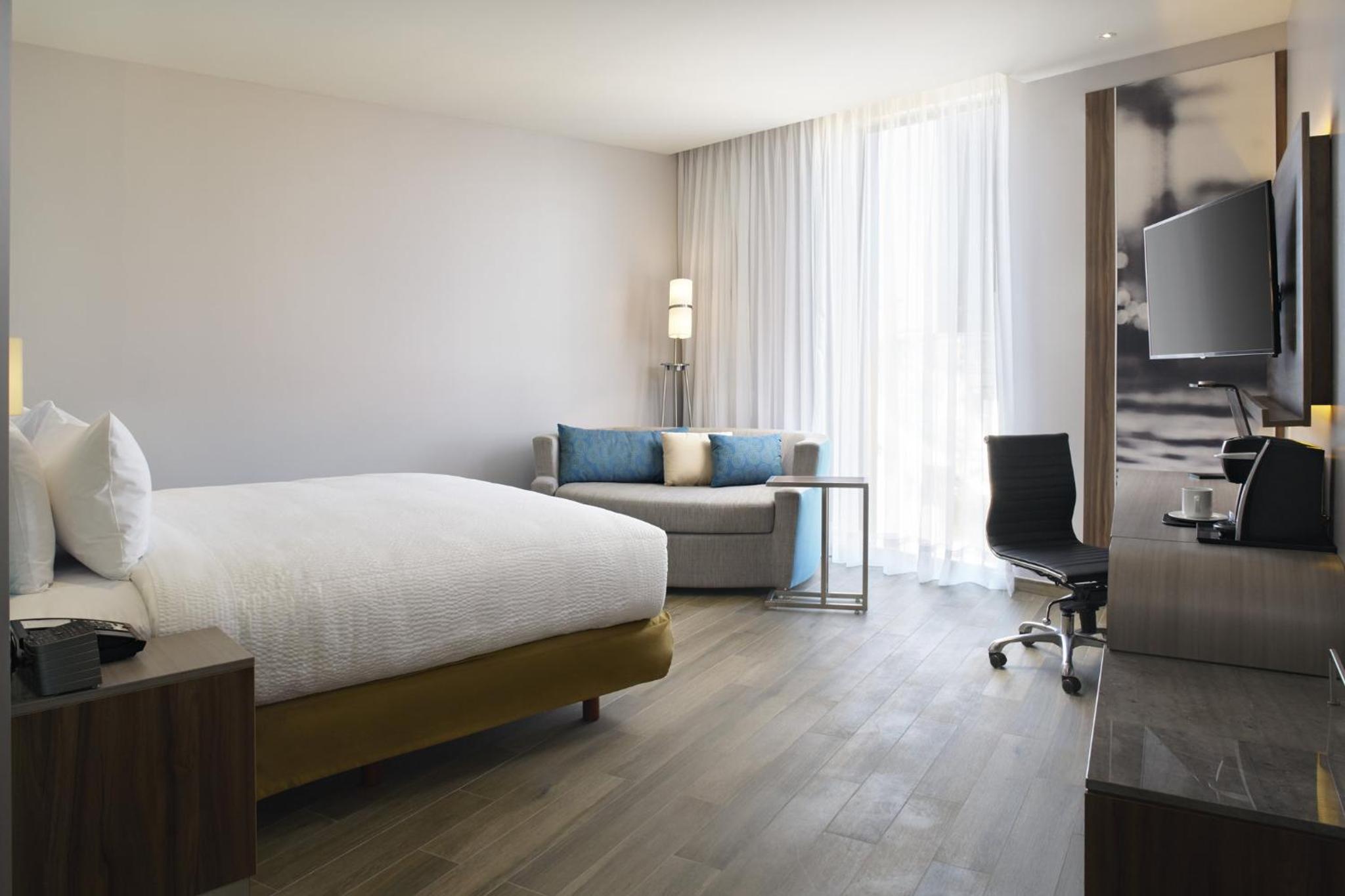 Standard King Room photo 2