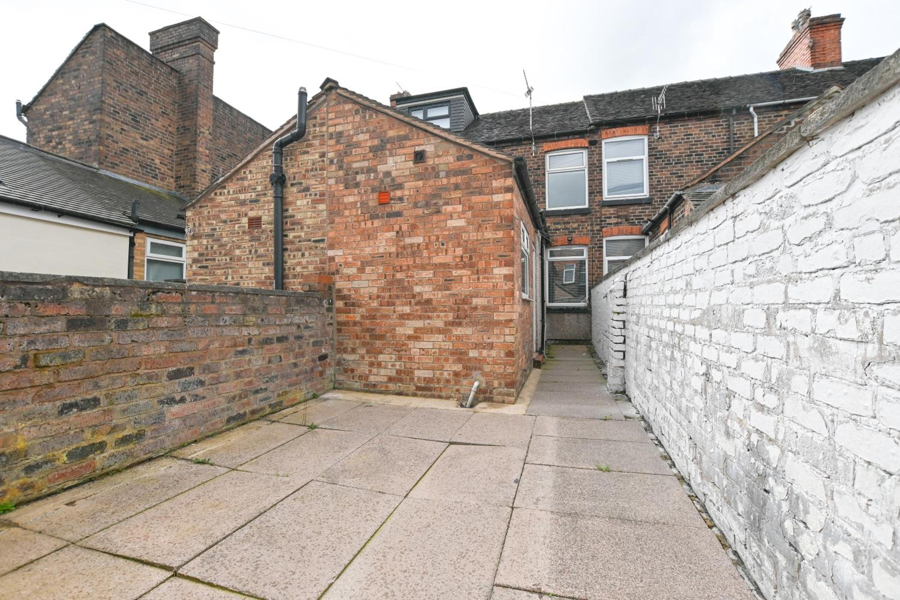 Three-Bedroom House photo 2